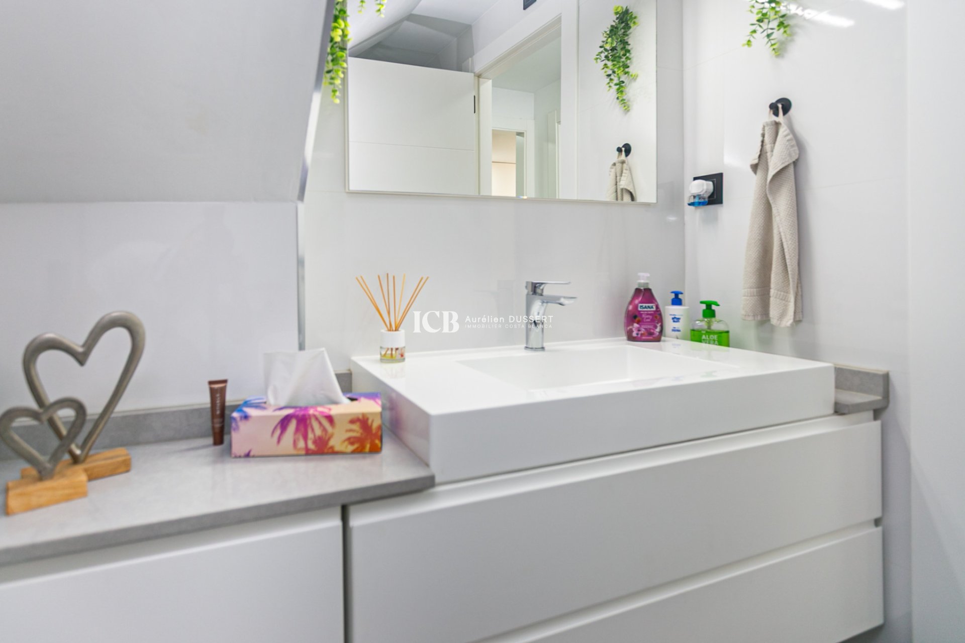 Resale - Townhouse -
Mil Palmeras