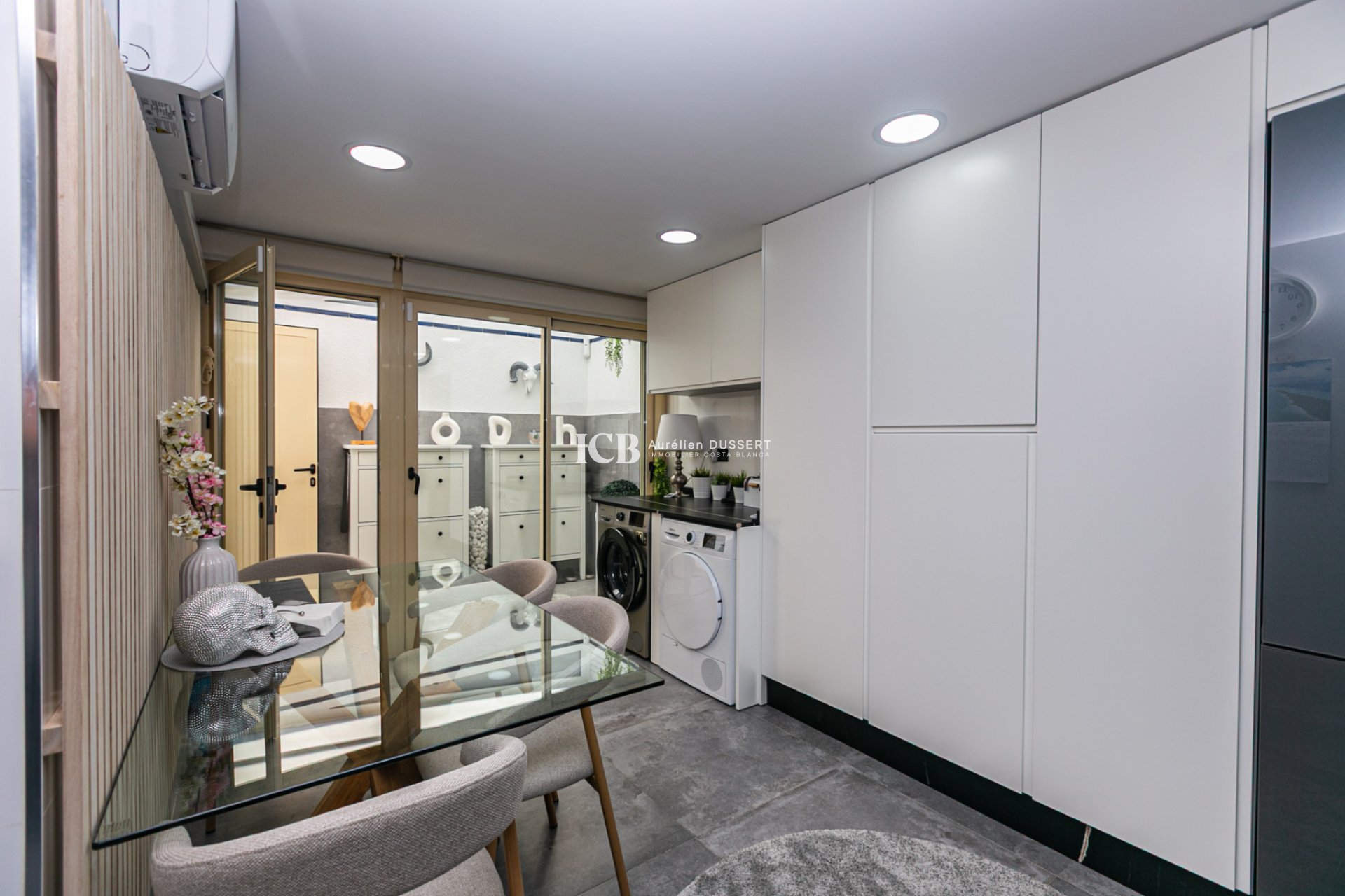 Resale - Townhouse -
Mil Palmeras