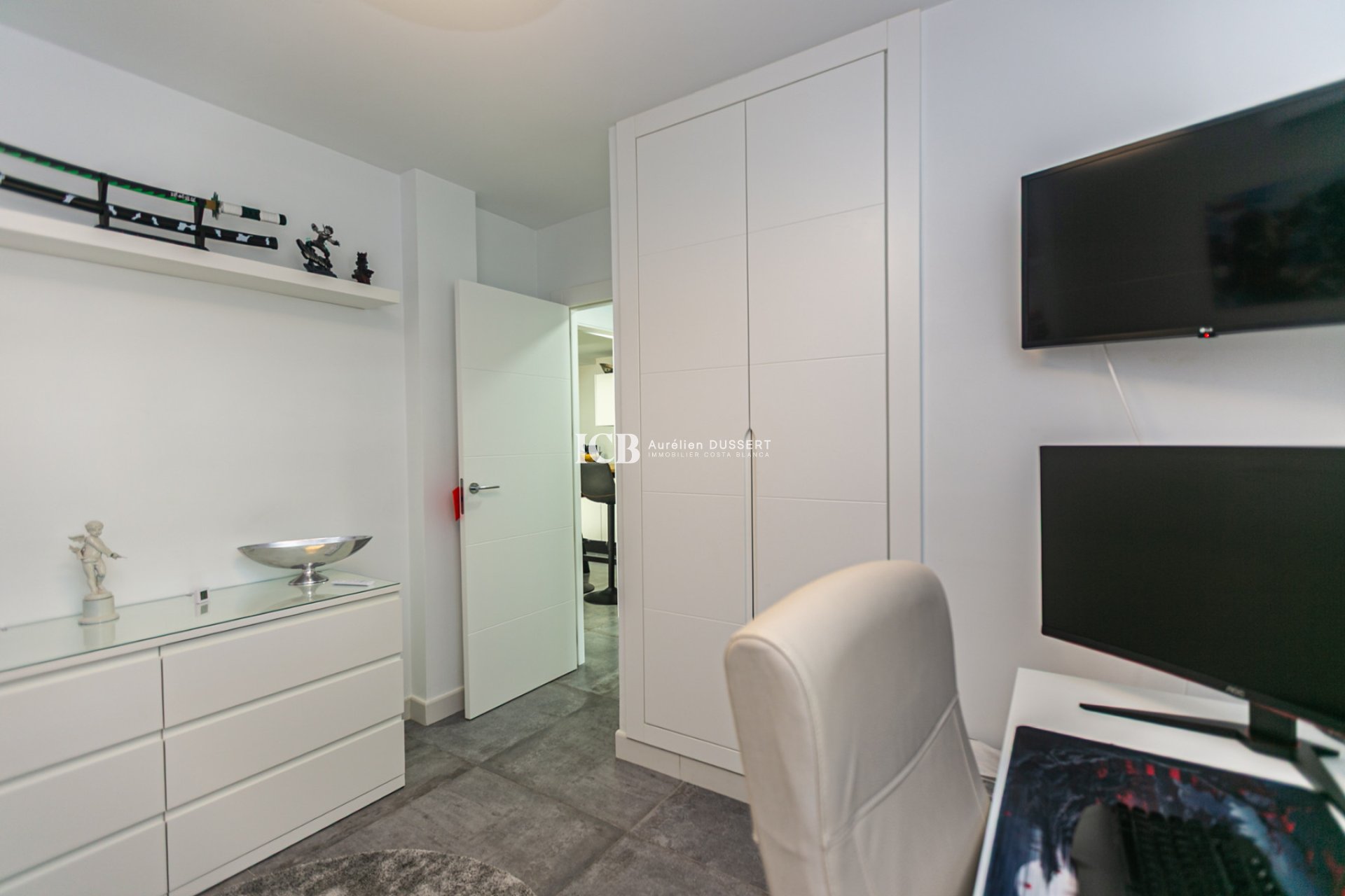 Resale - Townhouse -
Mil Palmeras