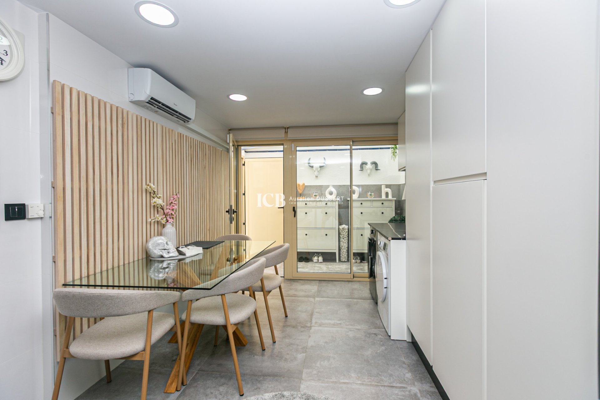 Resale - Townhouse -
Mil Palmeras