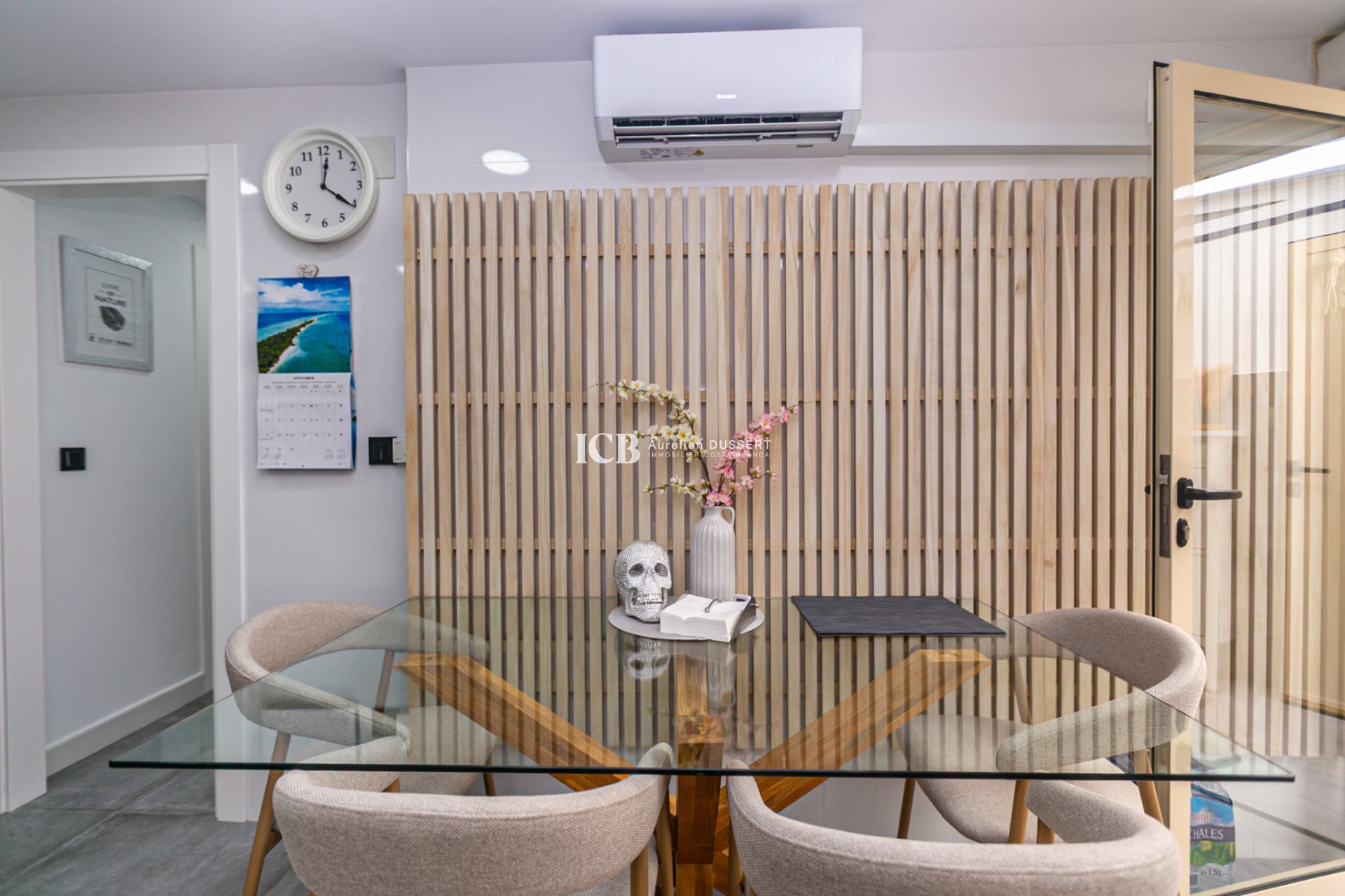 Resale - Townhouse -
Mil Palmeras