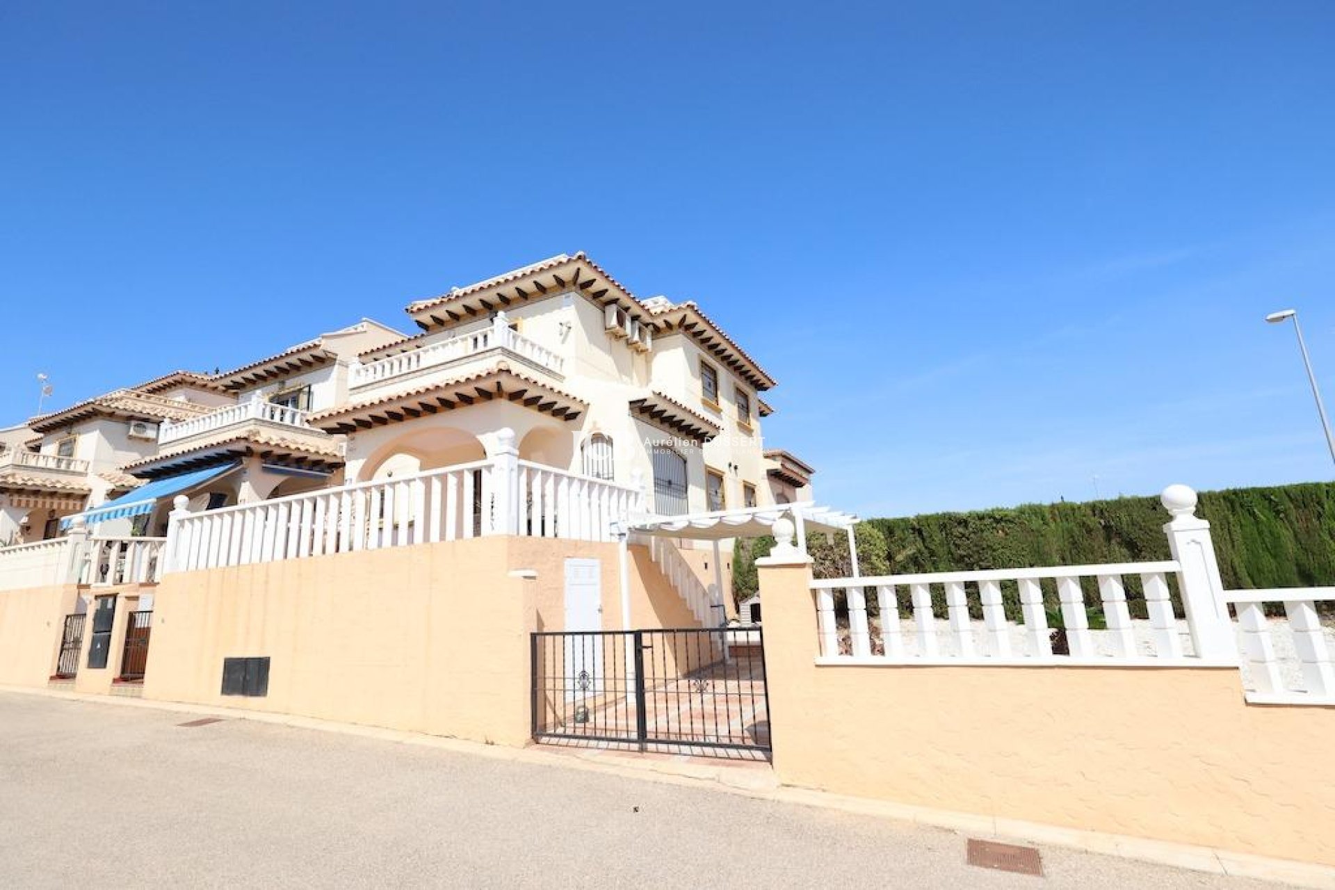 Resale - Townhouse -
Orihuela Costa - Montezenia