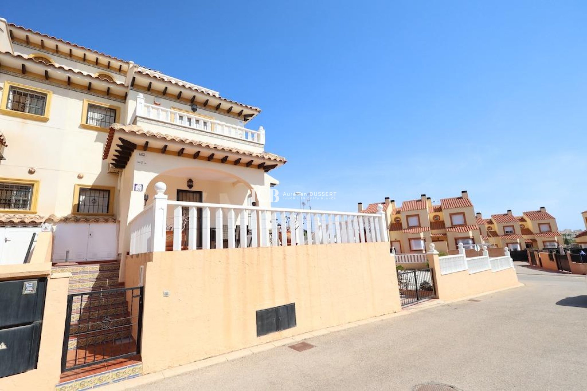 Resale - Townhouse -
Orihuela Costa - Montezenia