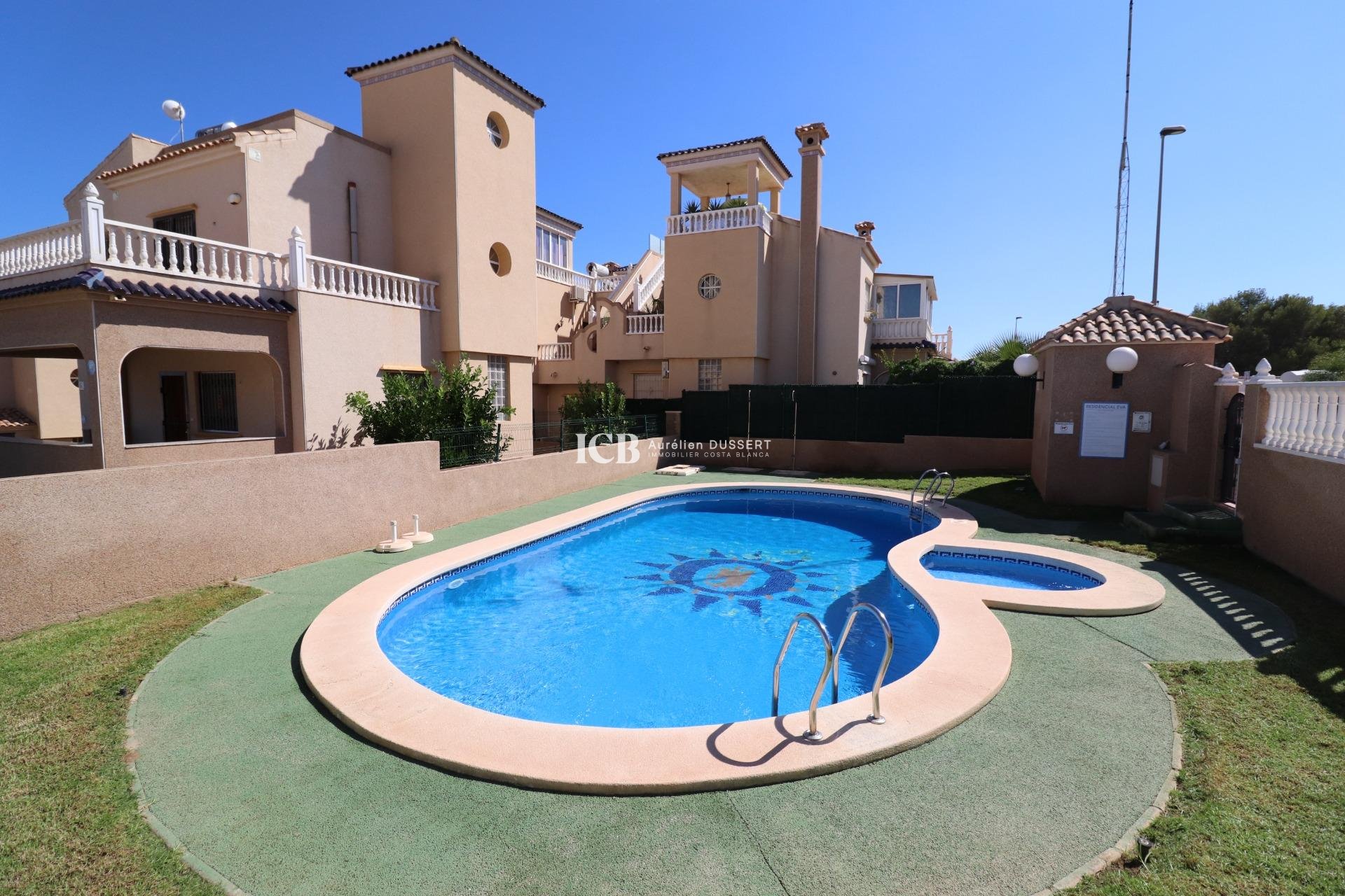 Resale - Townhouse -
Orihuela Costa - PAU 26