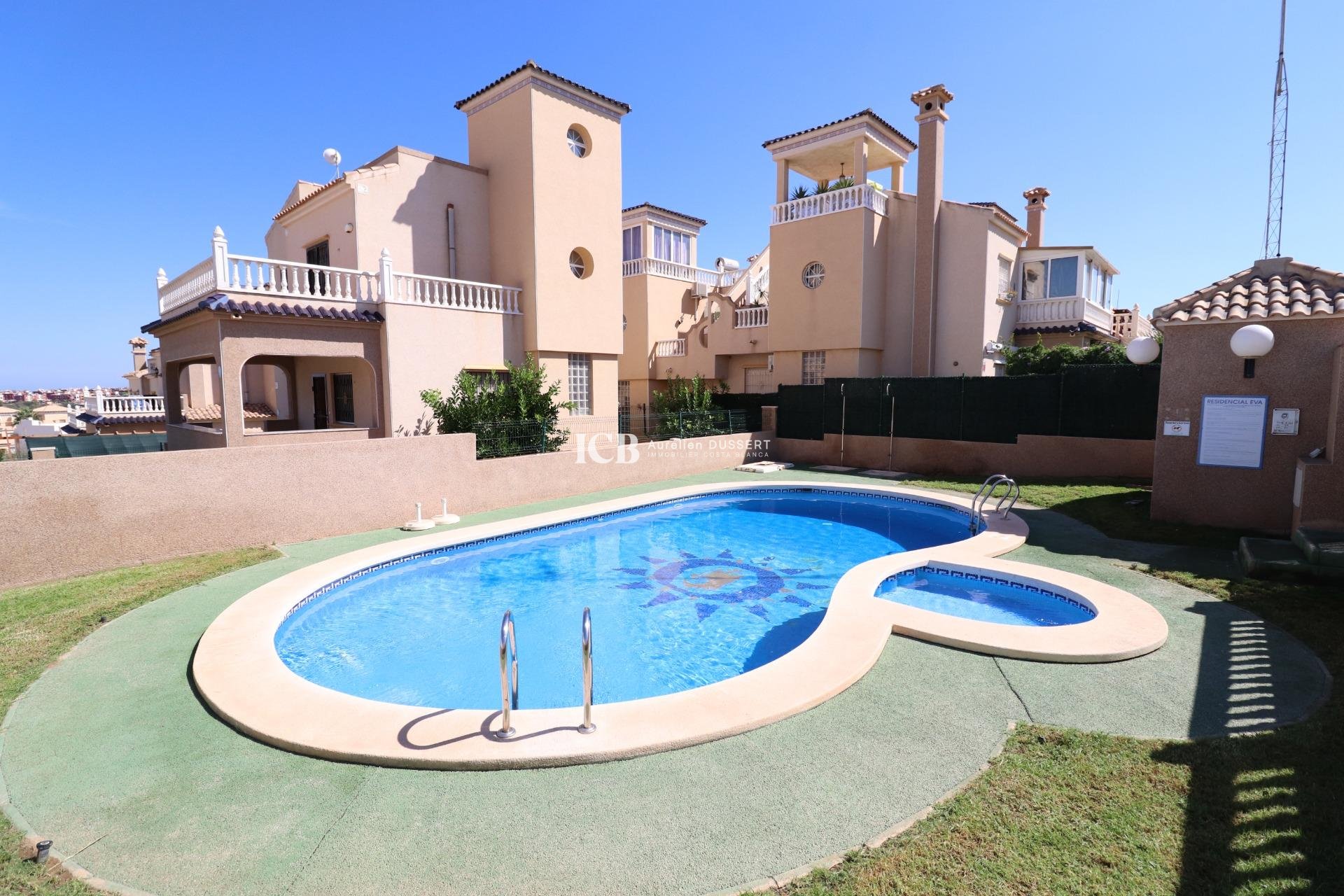 Resale - Townhouse -
Orihuela Costa - PAU 26