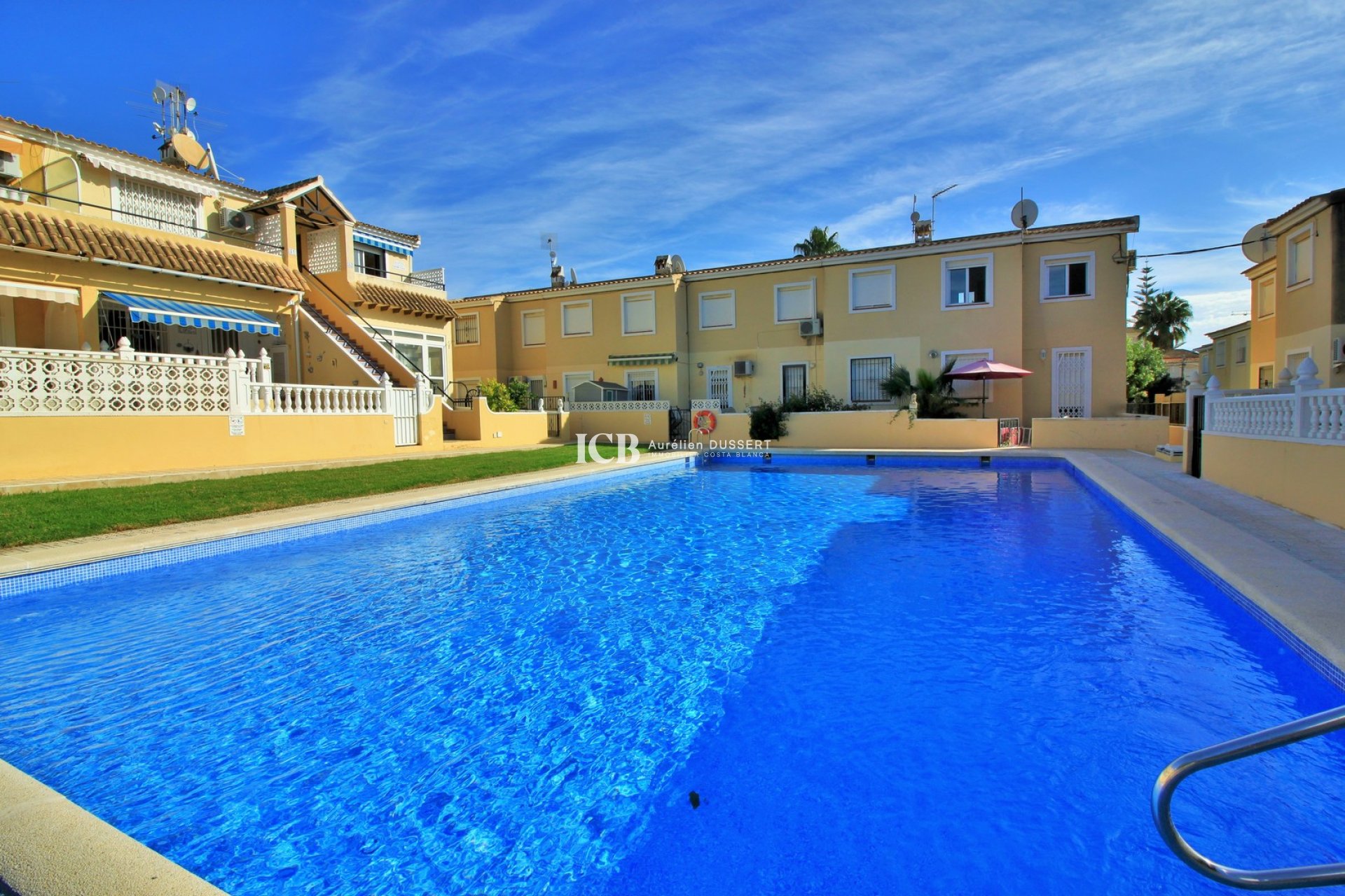 Resale - Townhouse -
Orihuela Costa - Villamartín