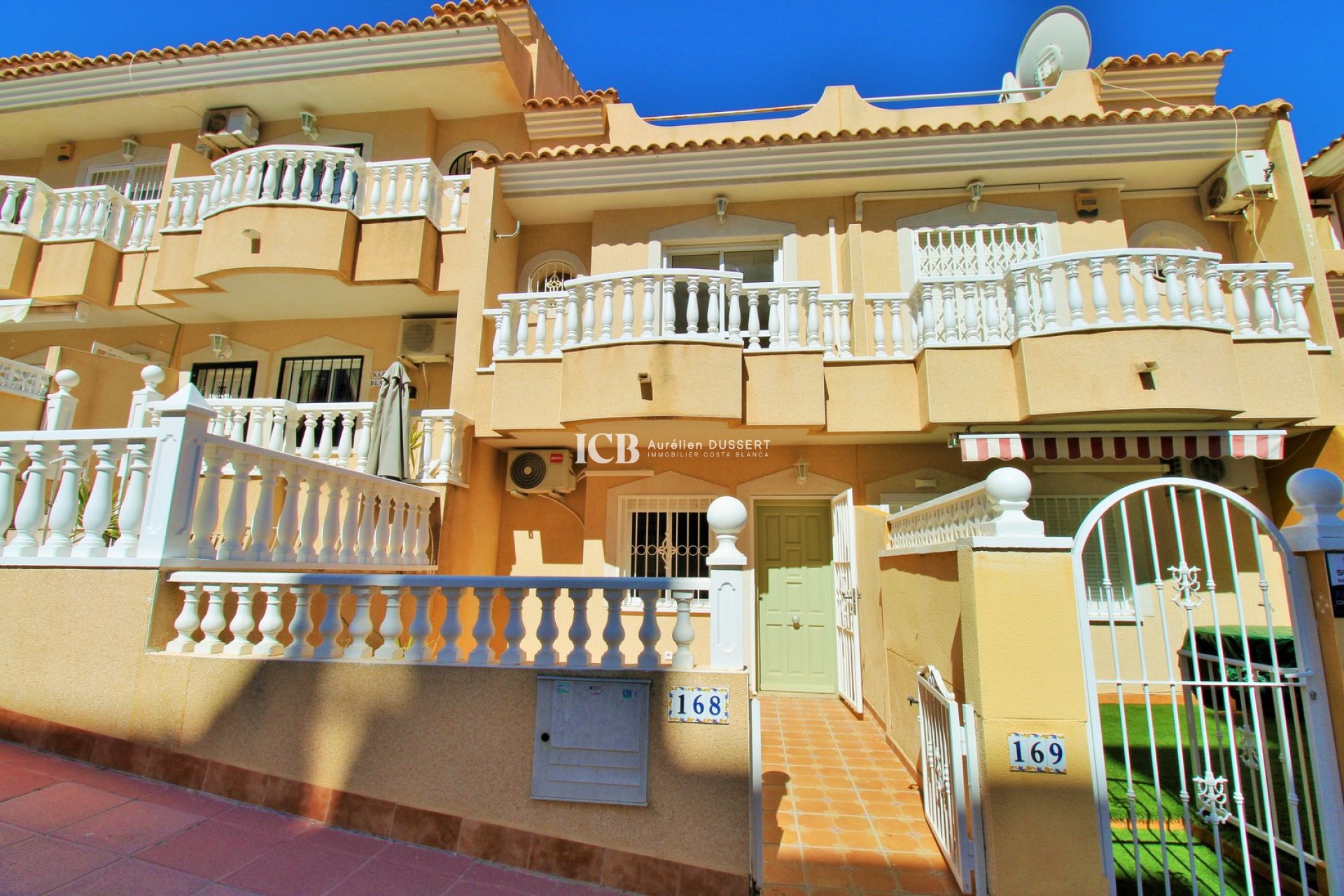 Resale - Townhouse -
Orihuela Costa - Villamartín