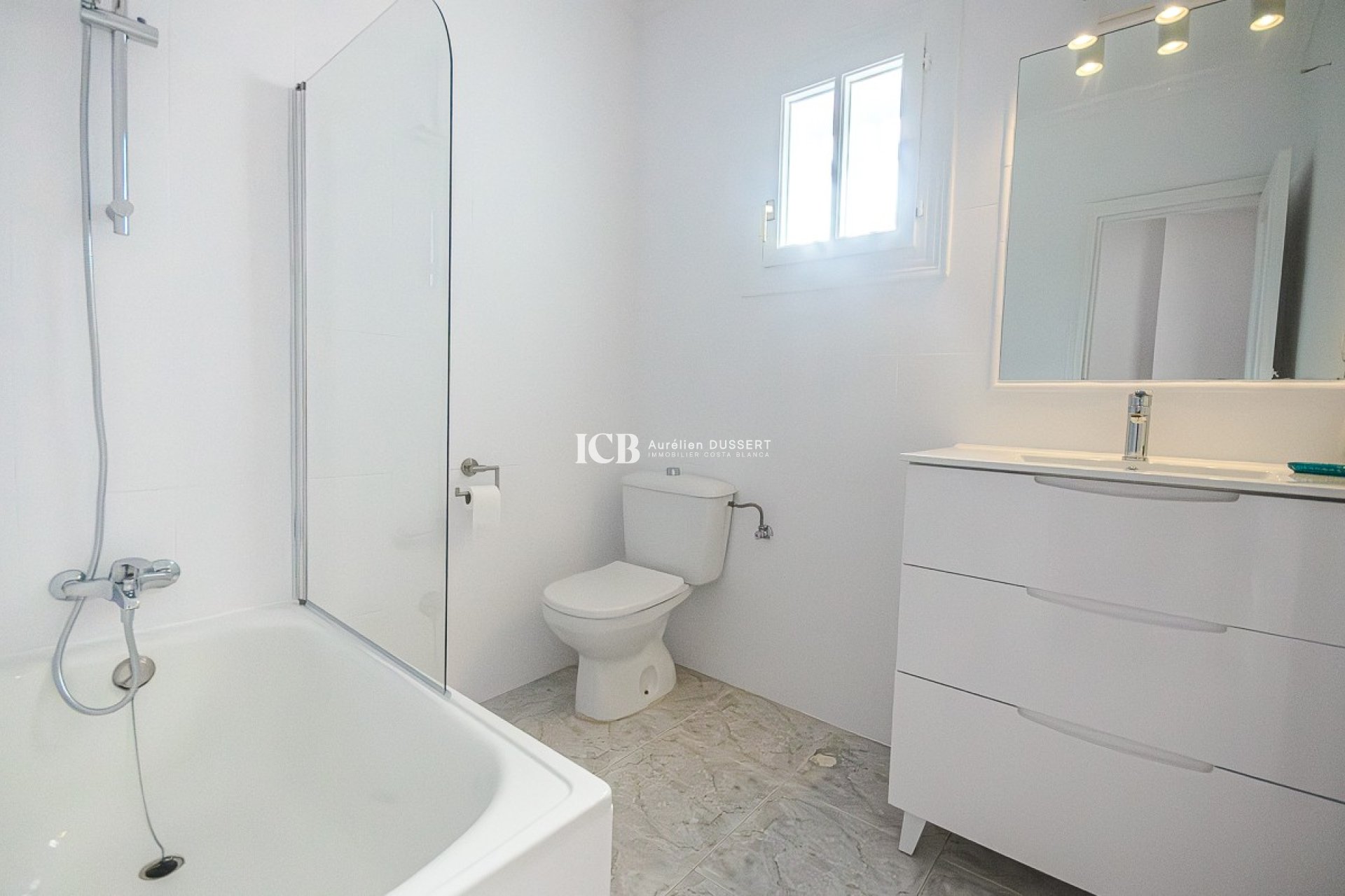 Resale - Townhouse -
San Miguel de Salinas - Centro