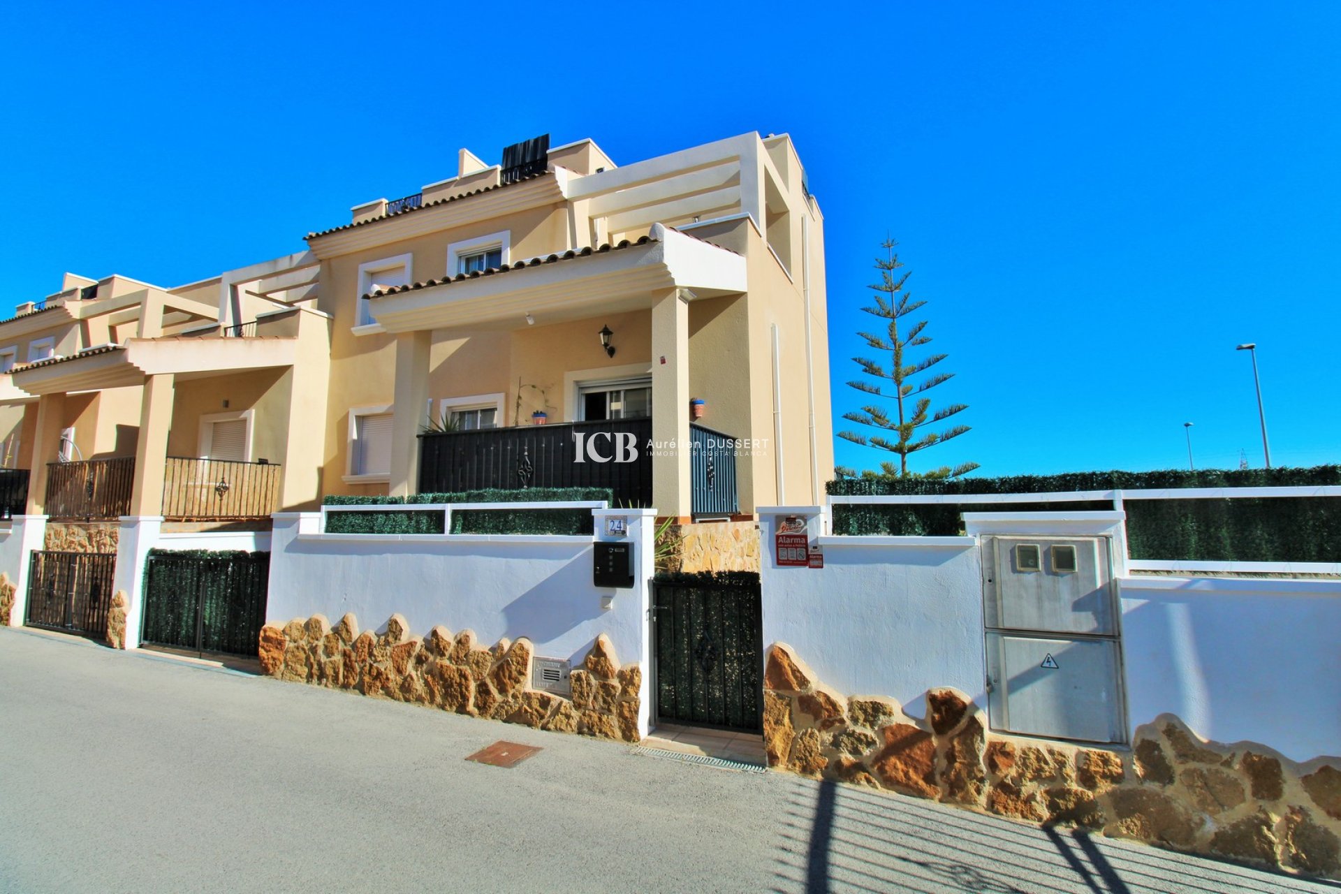 Resale - Townhouse -
San Miguel de Salinas