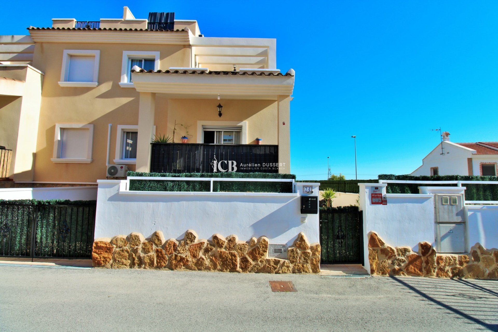 Resale - Townhouse -
San Miguel de Salinas