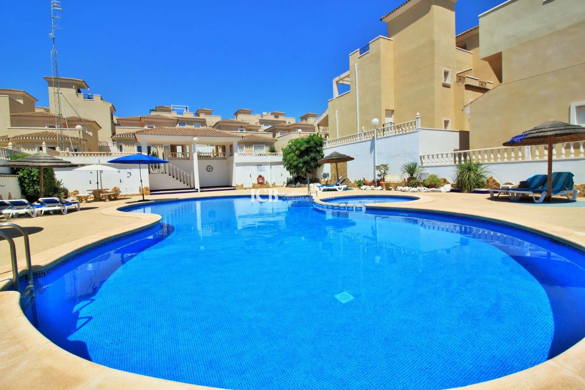 Resale - Townhouse -
San Miguel de Salinas