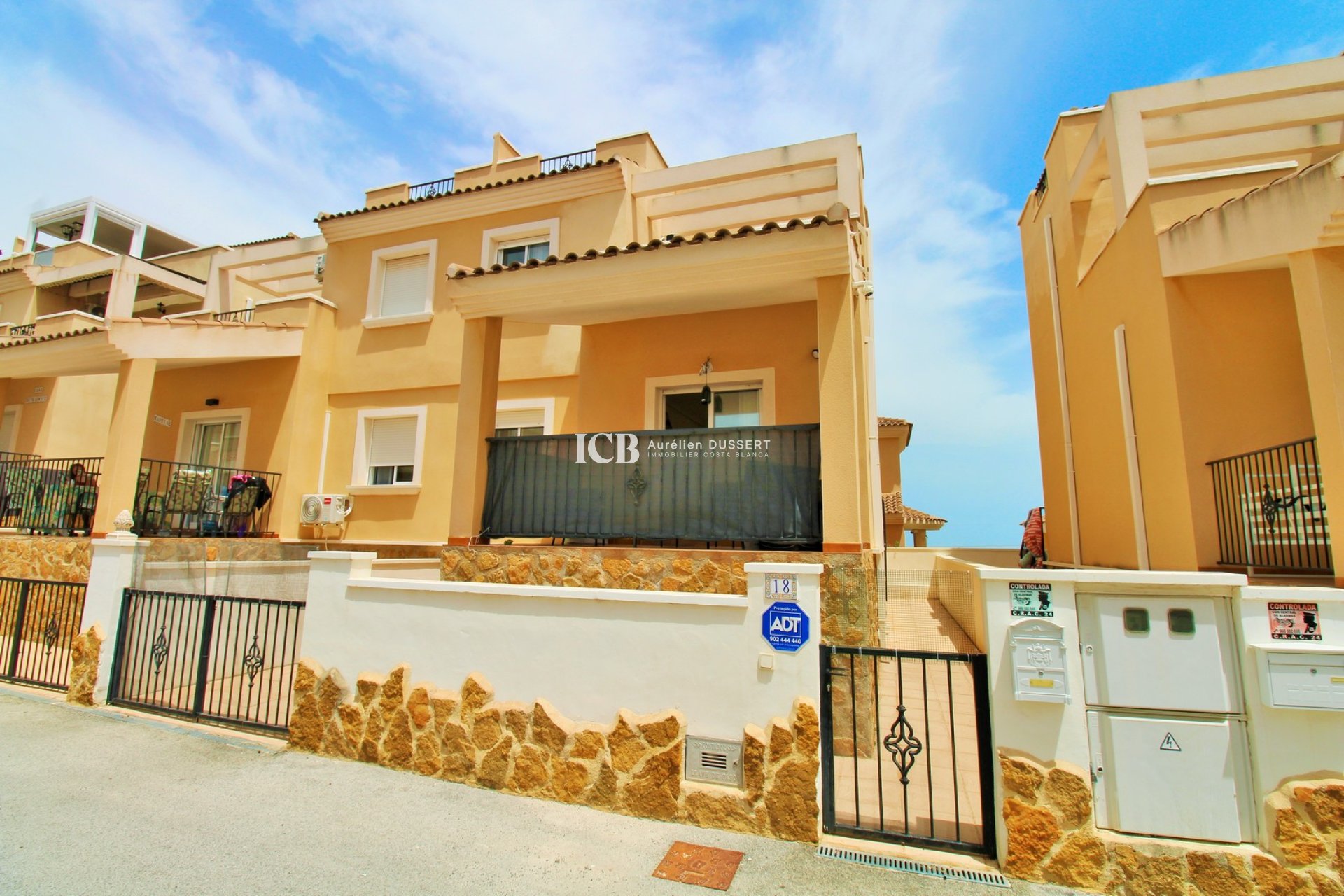 Resale - Townhouse -
San Miguel de Salinas