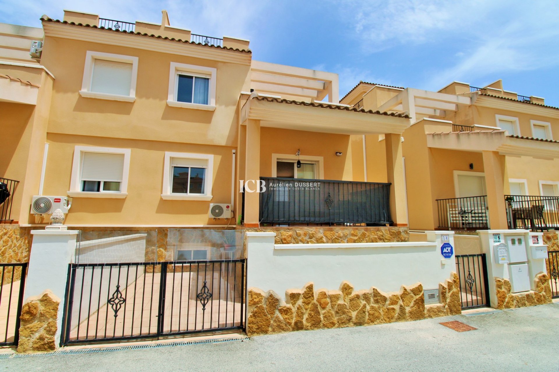 Resale - Townhouse -
San Miguel de Salinas