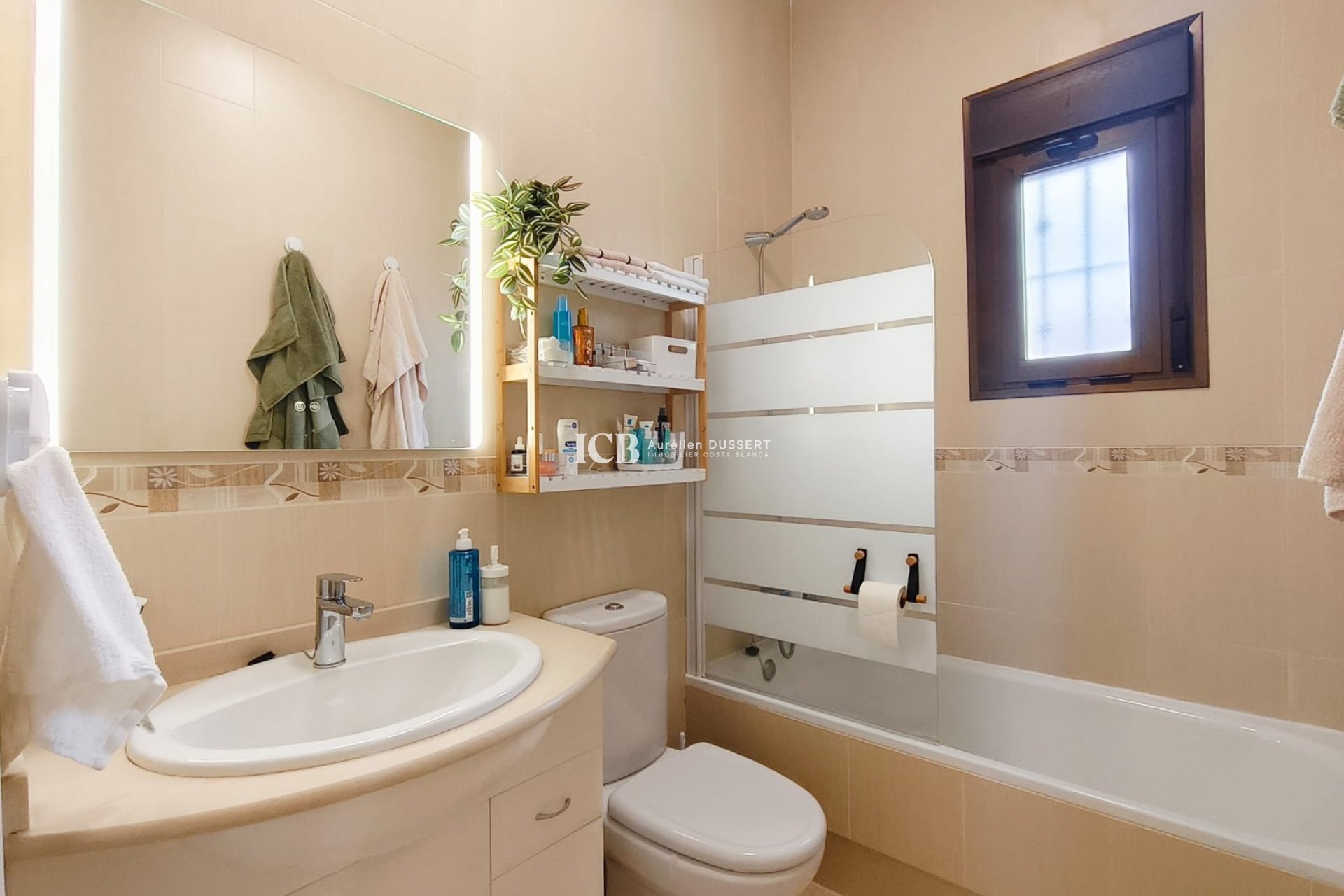Resale - Townhouse -
San Miguel de Salinas