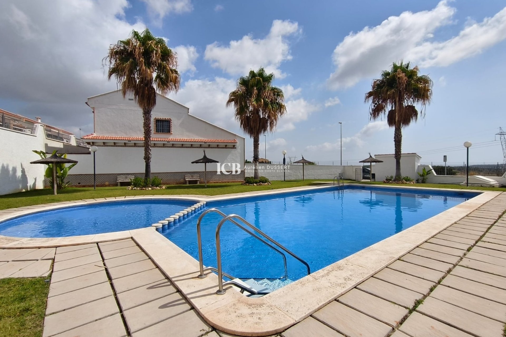 Resale - Townhouse -
San Miguel de Salinas