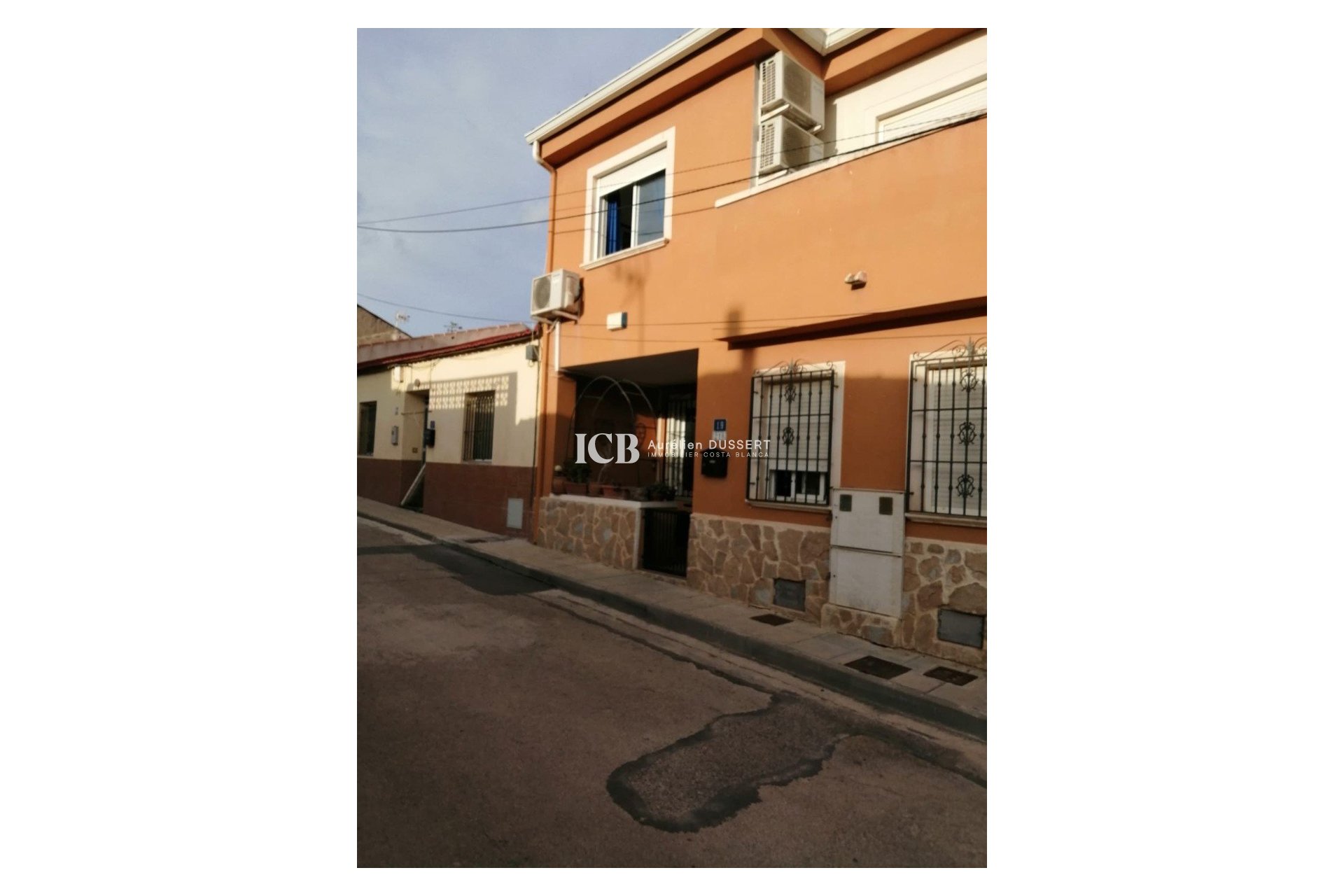 Resale - Townhouse -
Torremendo
