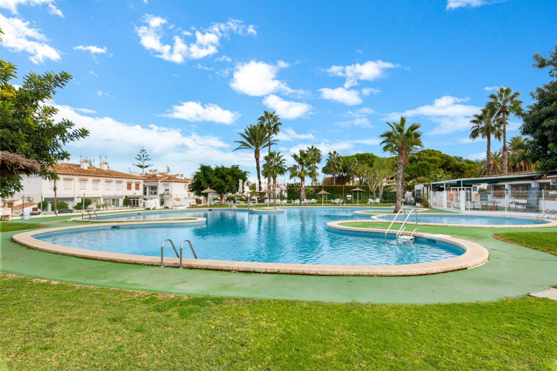 Resale - Townhouse -
Torrevieja - Lago jardin