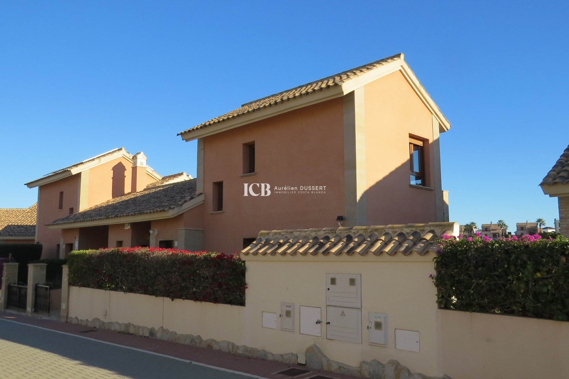 Resale - Villa -
Algorfa - La Finca Golf