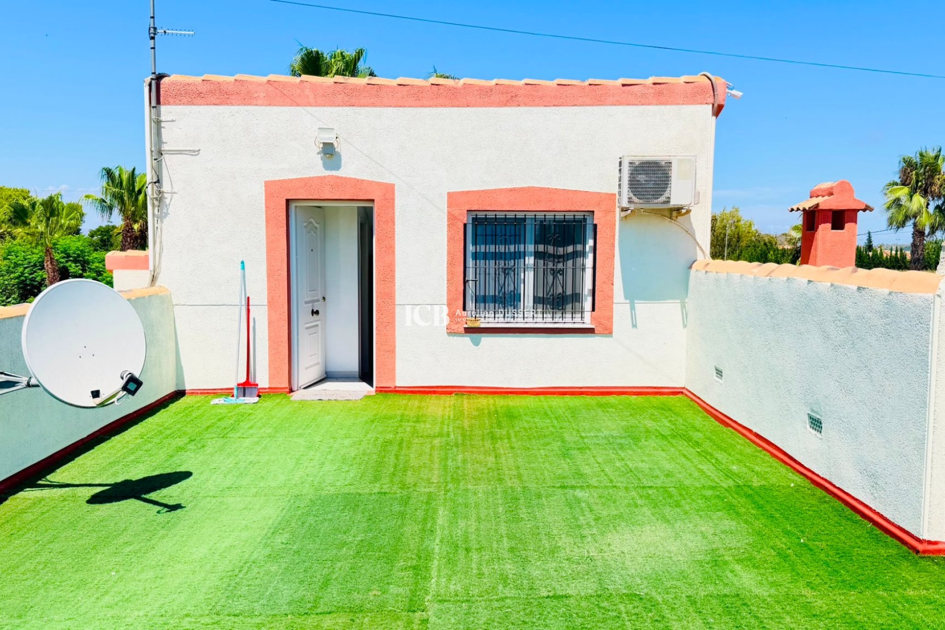 Resale - Villa -
Daya Vieja