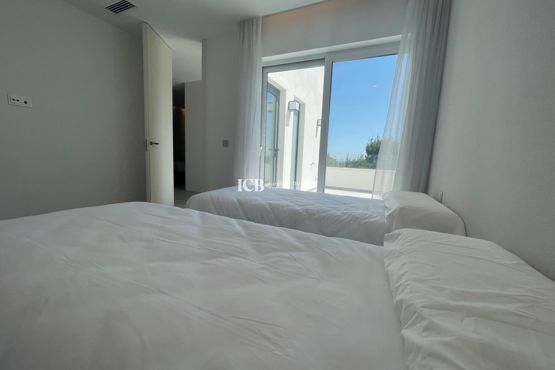 Resale - Villa -
Las Colinas Golf - Las Colinas