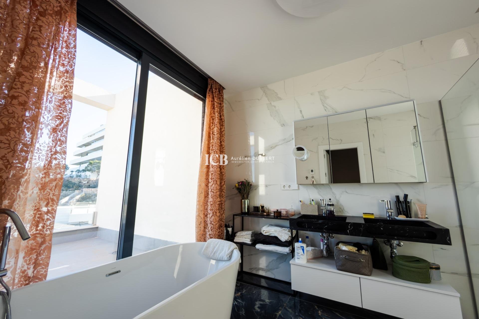 Resale - Villa -
Las Colinas Golf