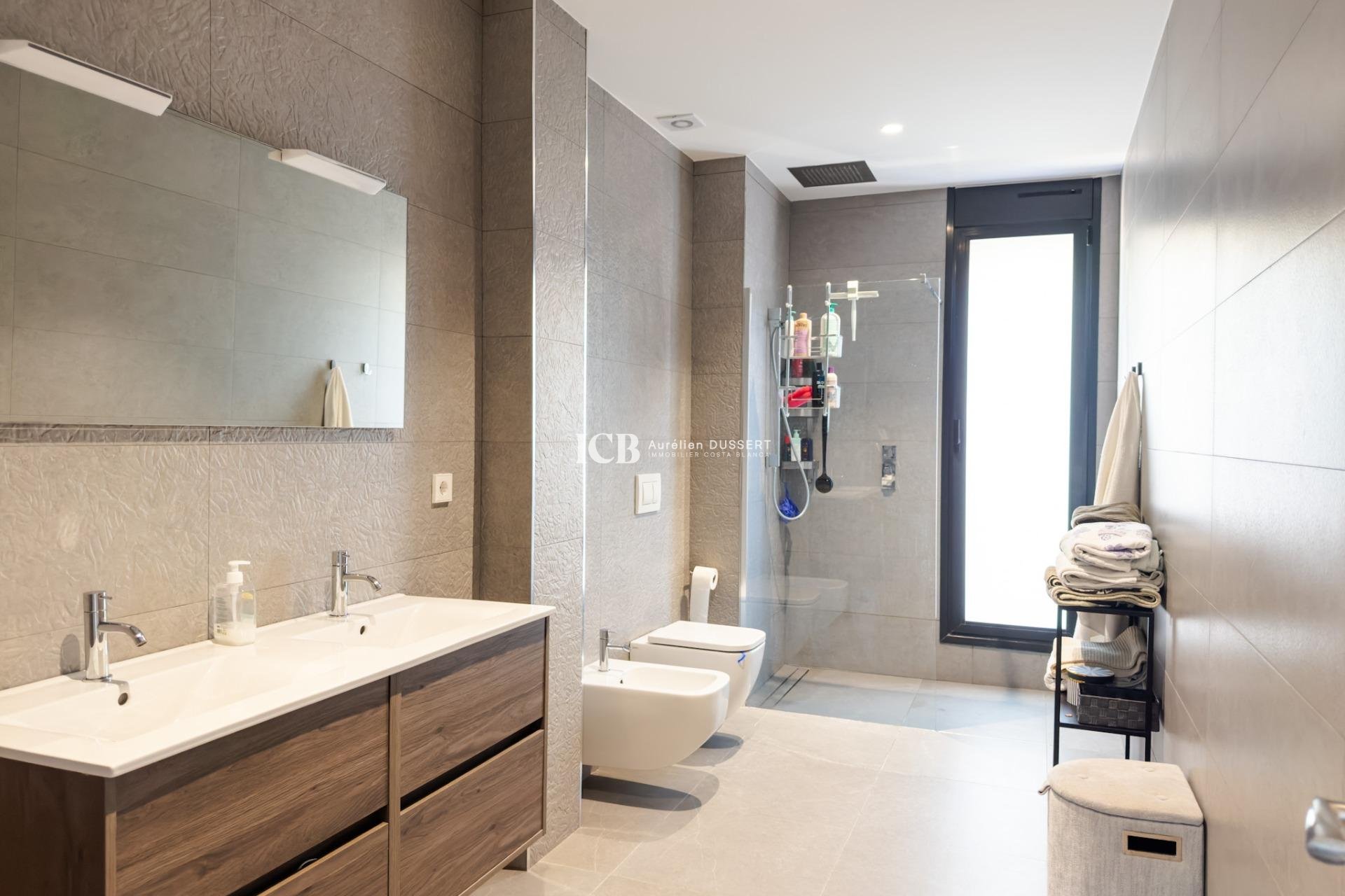 Resale - Villa -
Las Colinas Golf