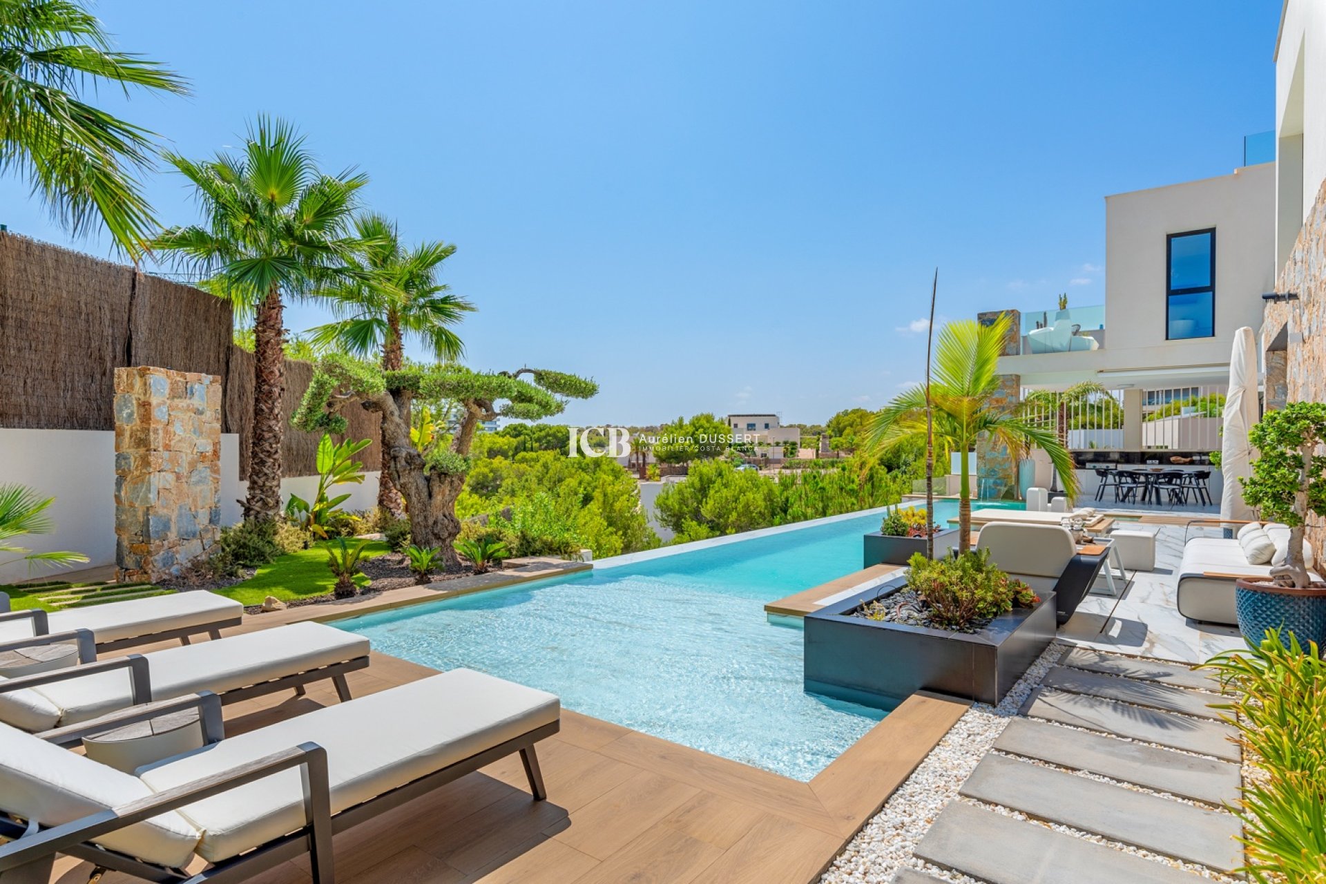 Resale - Villa -
Las Colinas Golf