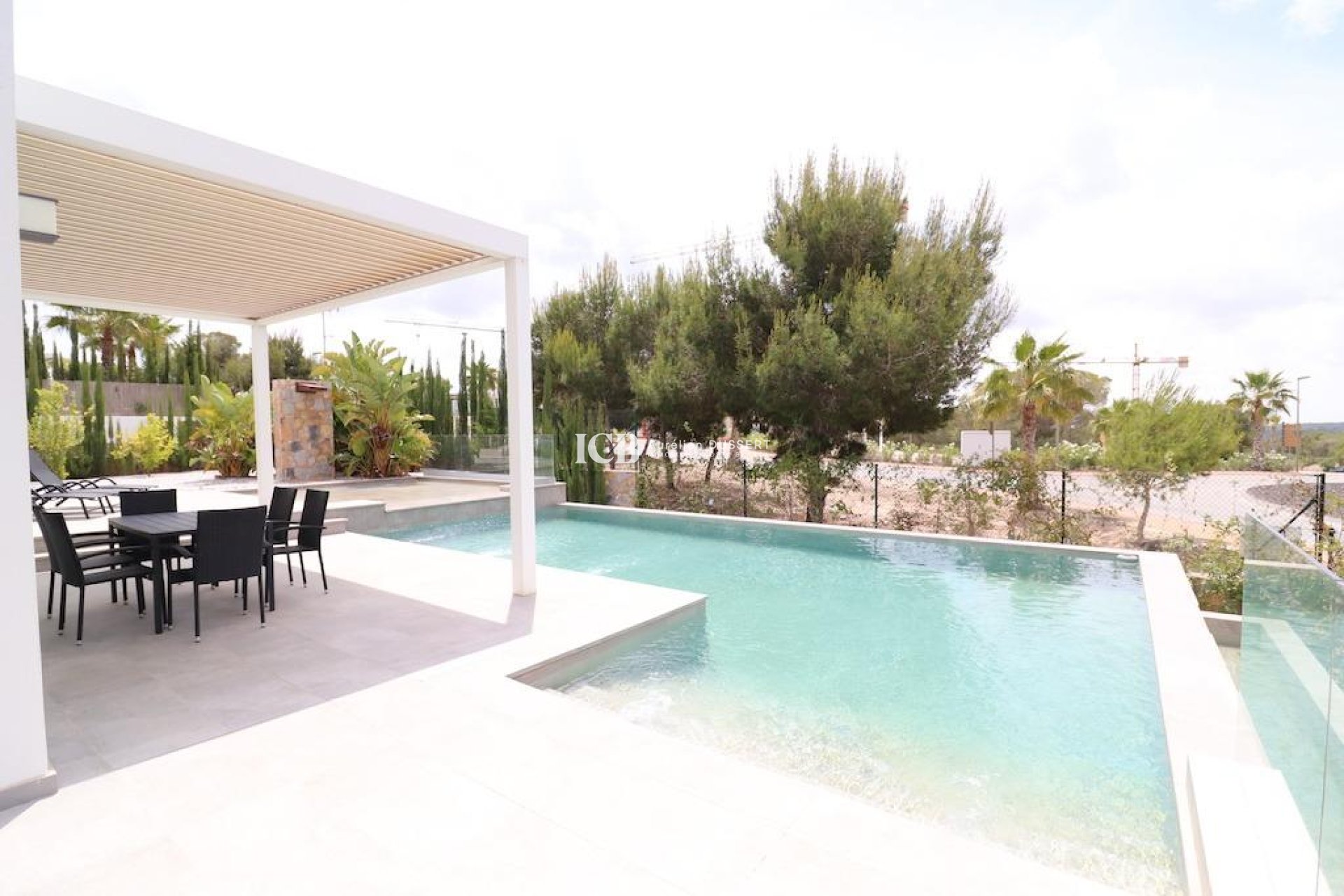 Resale - Villa -
Las Colinas Golf