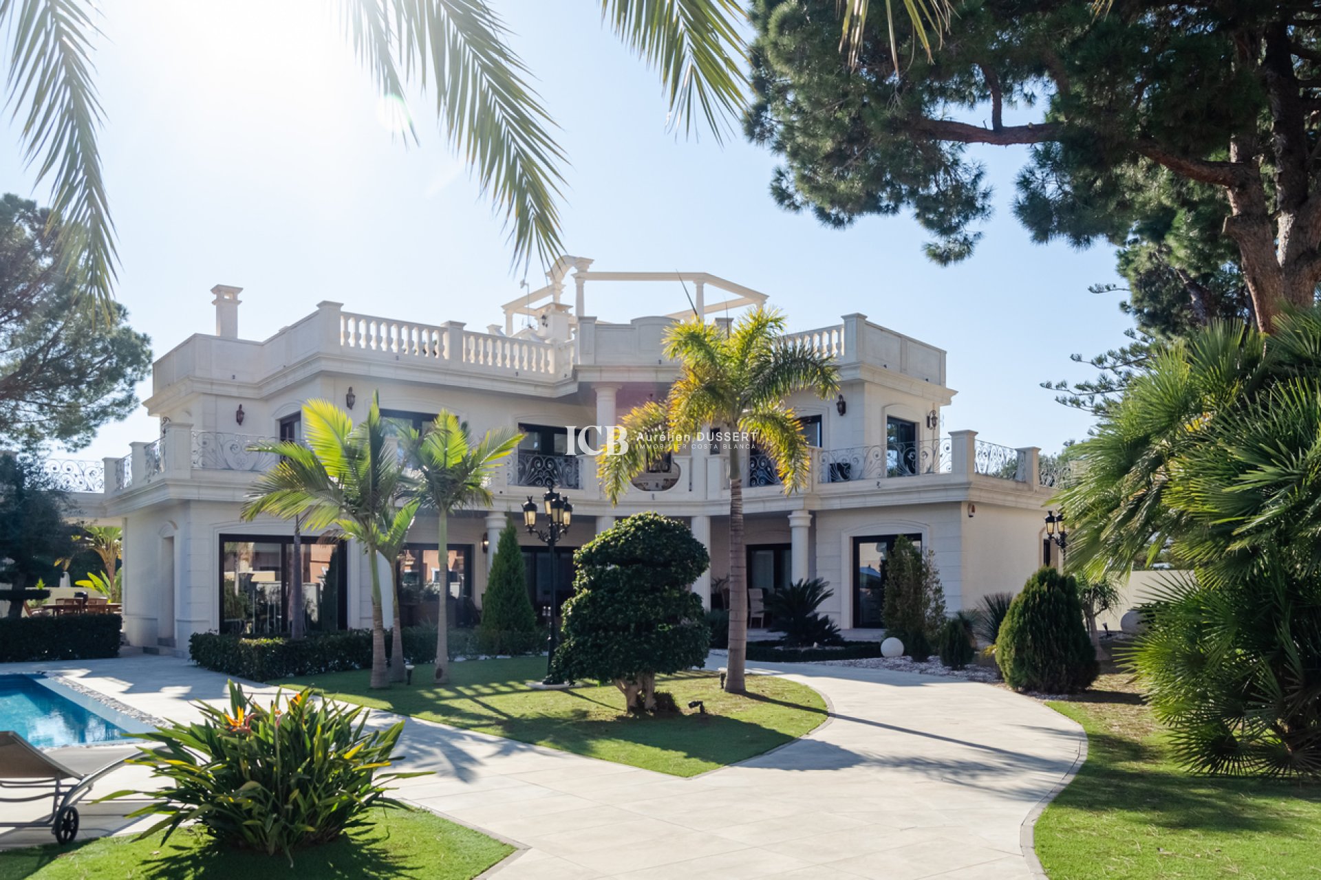 Resale - Villa -
Orihuela Costa - Campoamor