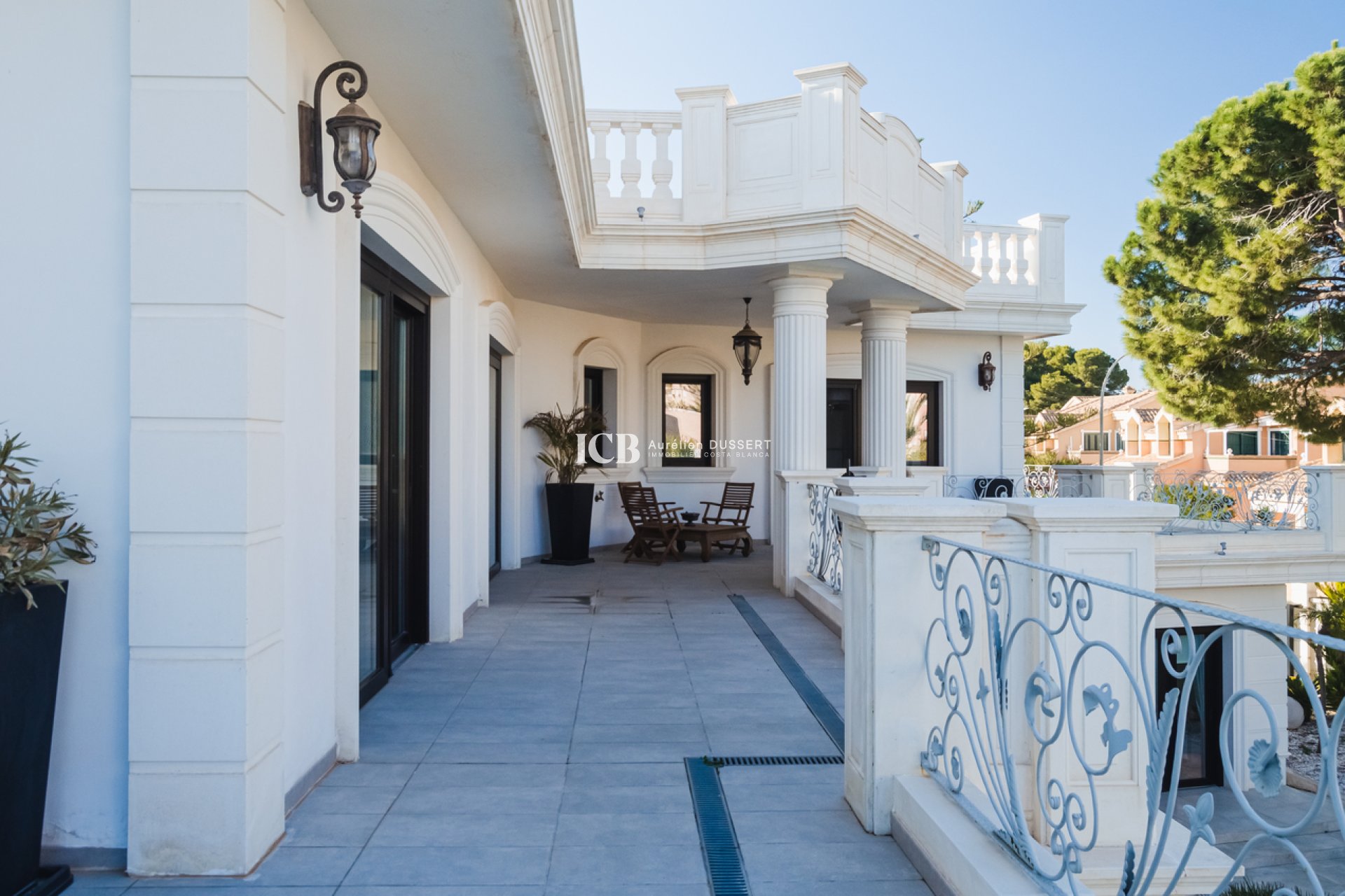 Resale - Villa -
Orihuela Costa - Campoamor