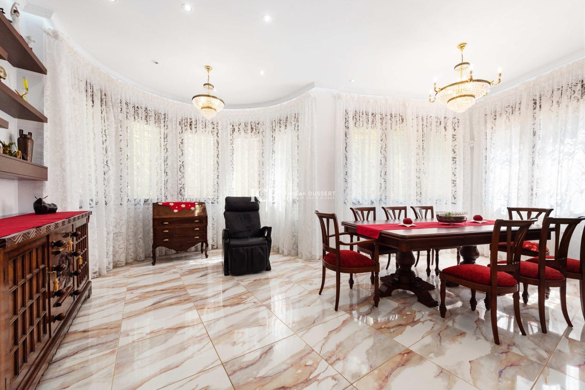 Resale - Villa -
Orihuela Costa - Campoamor