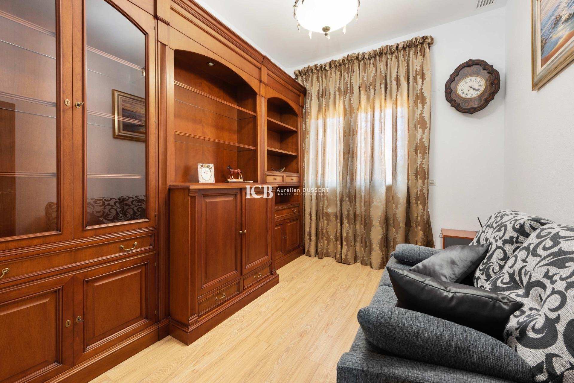 Resale - Villa -
Orihuela Costa - Campoamor