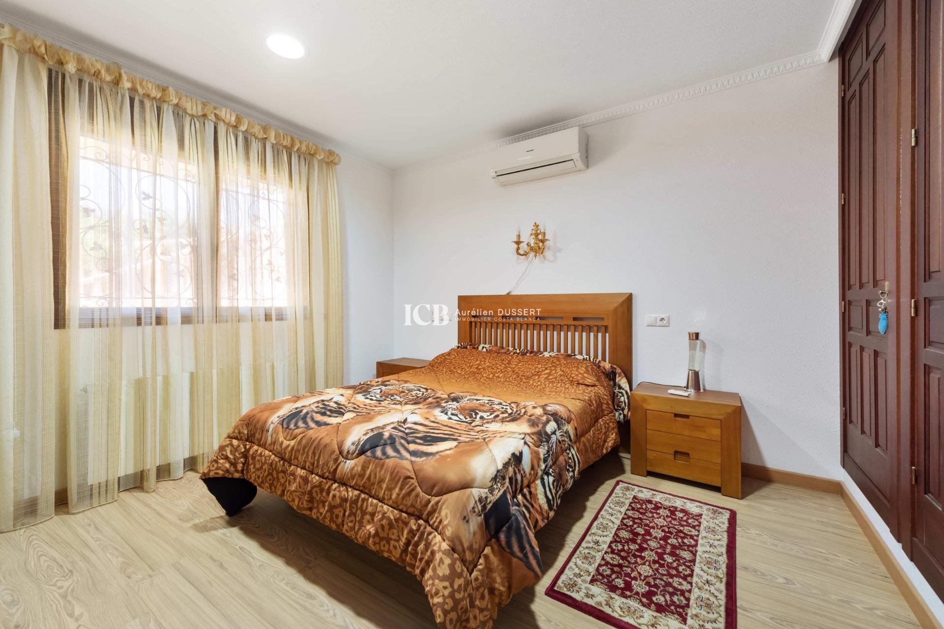 Resale - Villa -
Orihuela Costa - Campoamor