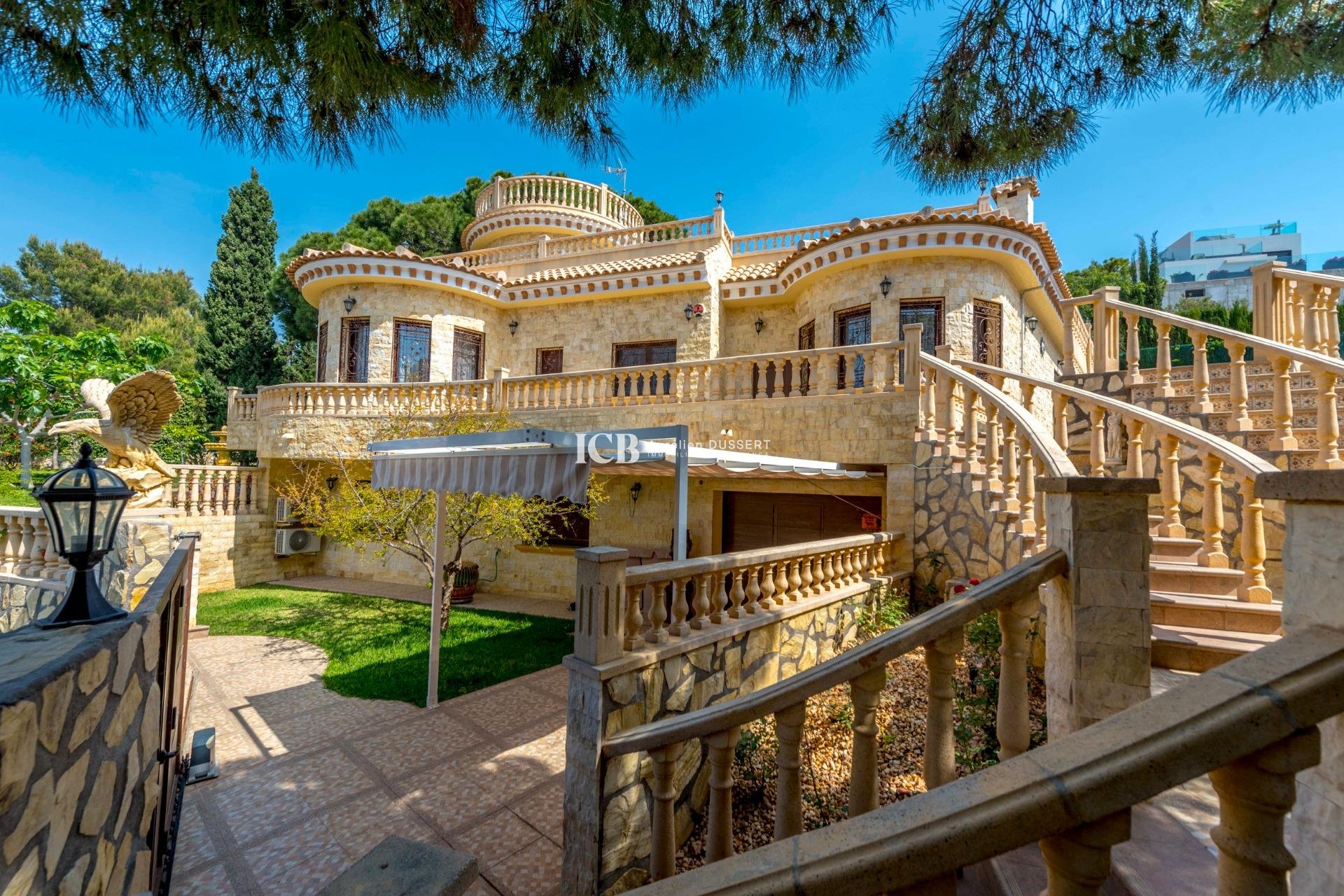 Resale - Villa -
Orihuela Costa - Campoamor