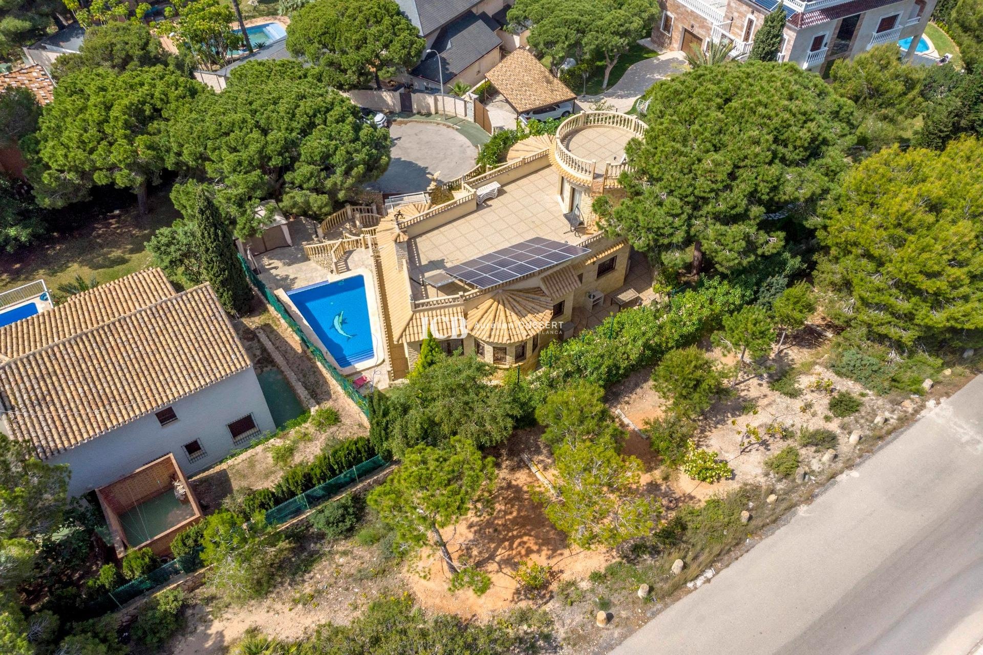 Resale - Villa -
Orihuela Costa - Campoamor