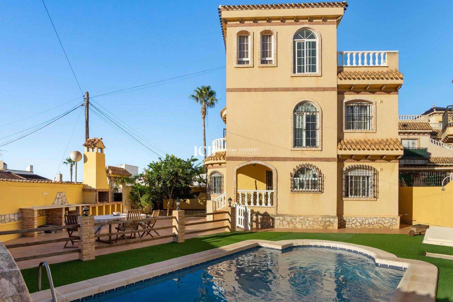 Resale - Villa -
Orihuela Costa - La Florida