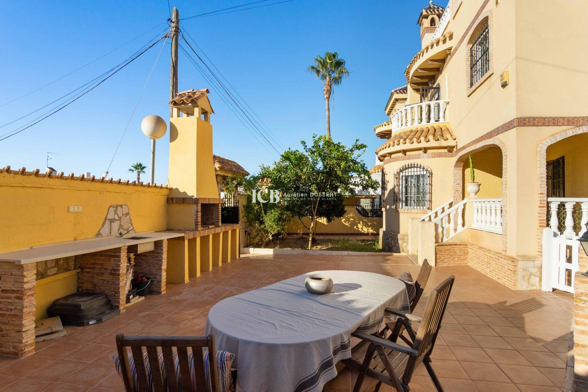 Resale - Villa -
Orihuela Costa - La Florida