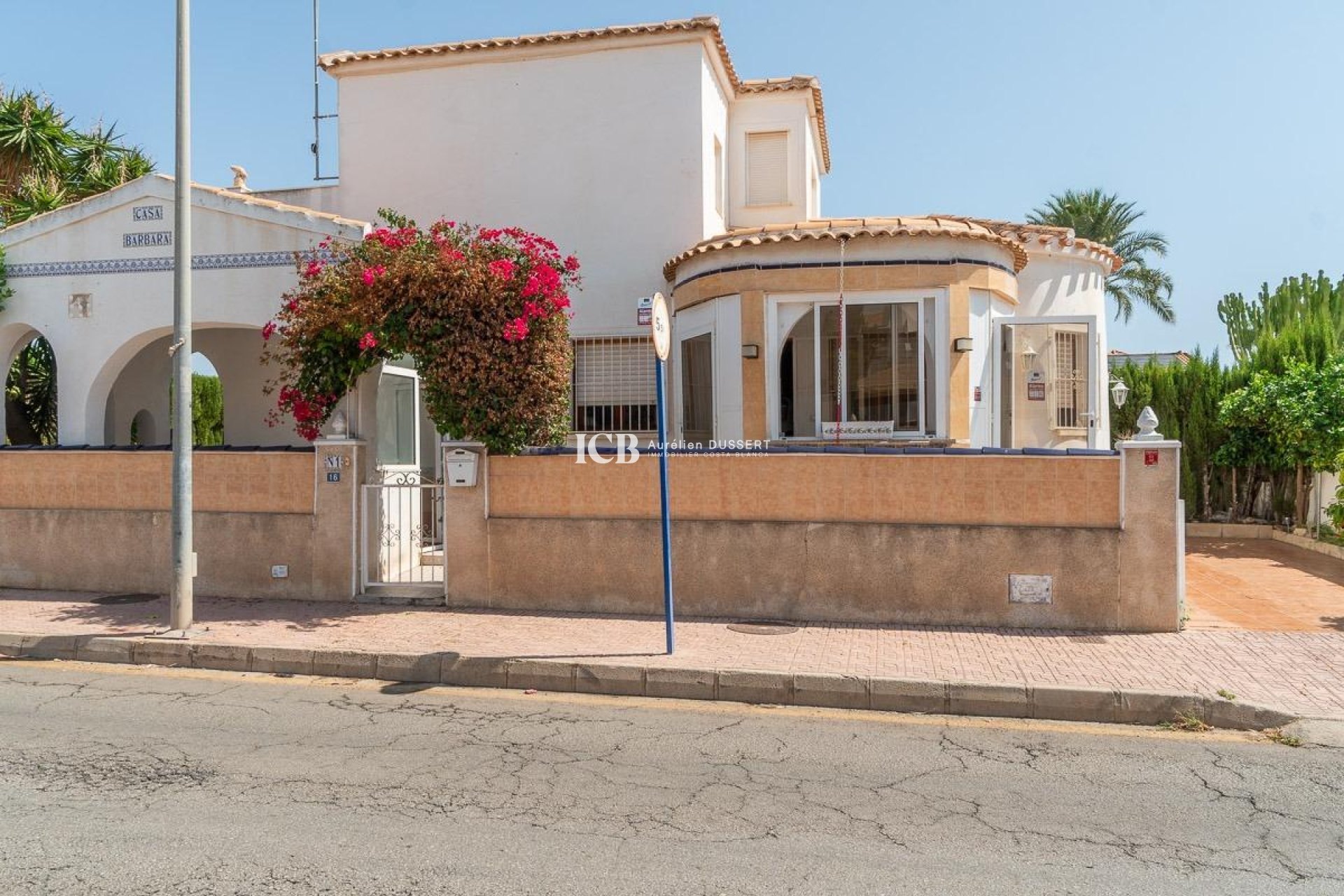 Resale - Villa -
Orihuela Costa - La Florida