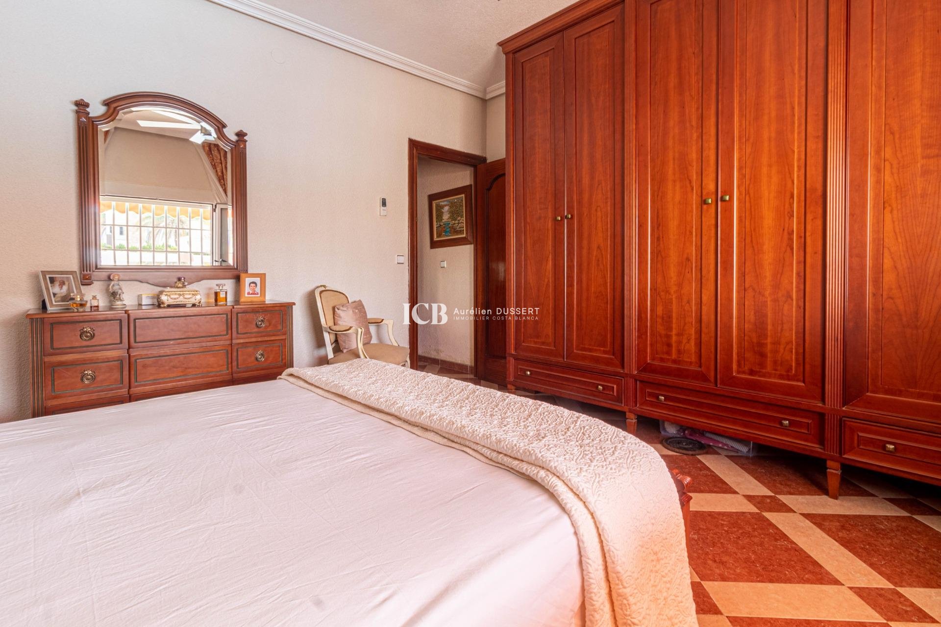 Resale - Villa -
Orihuela Costa - La Regia