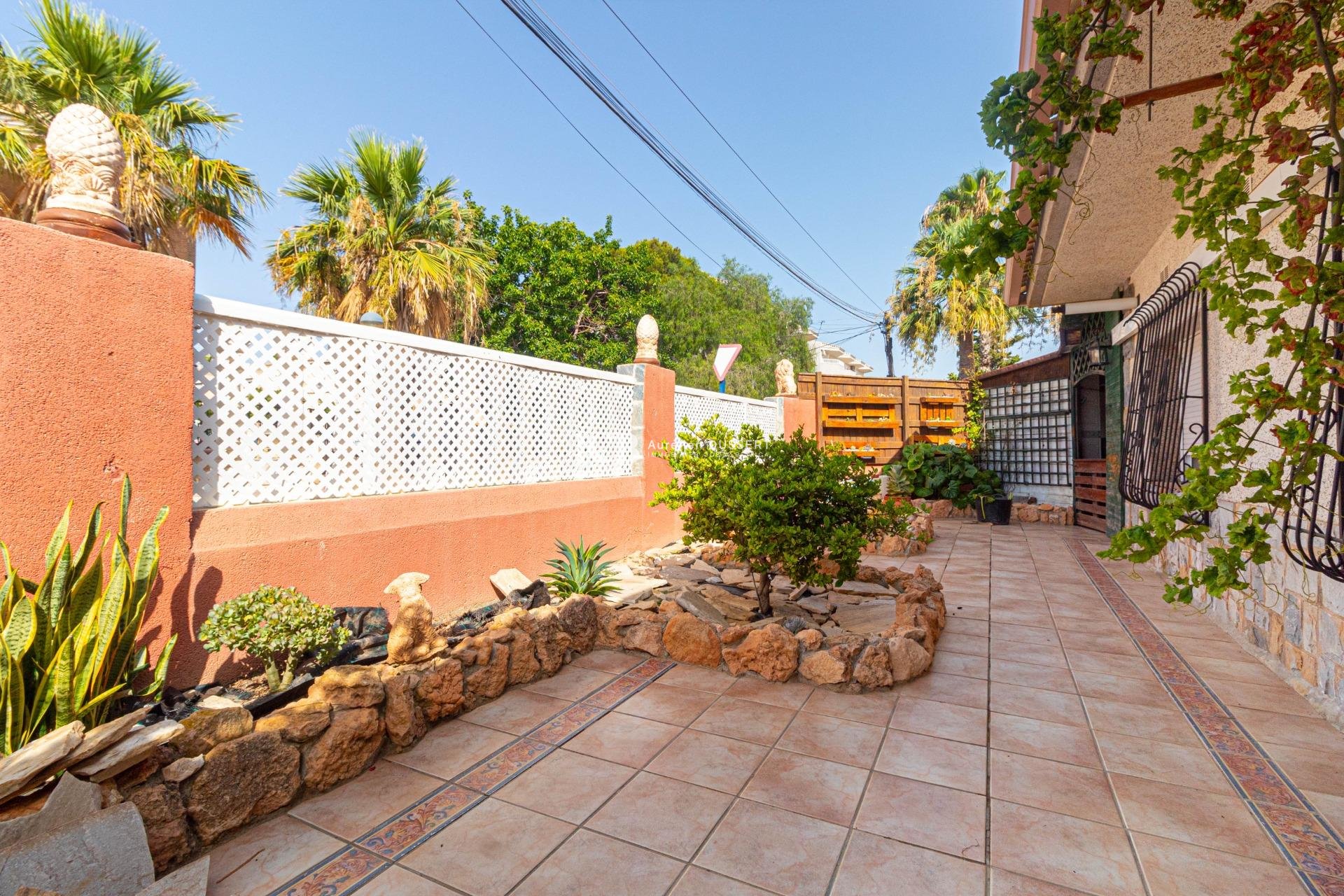 Resale - Villa -
Orihuela Costa - La Regia