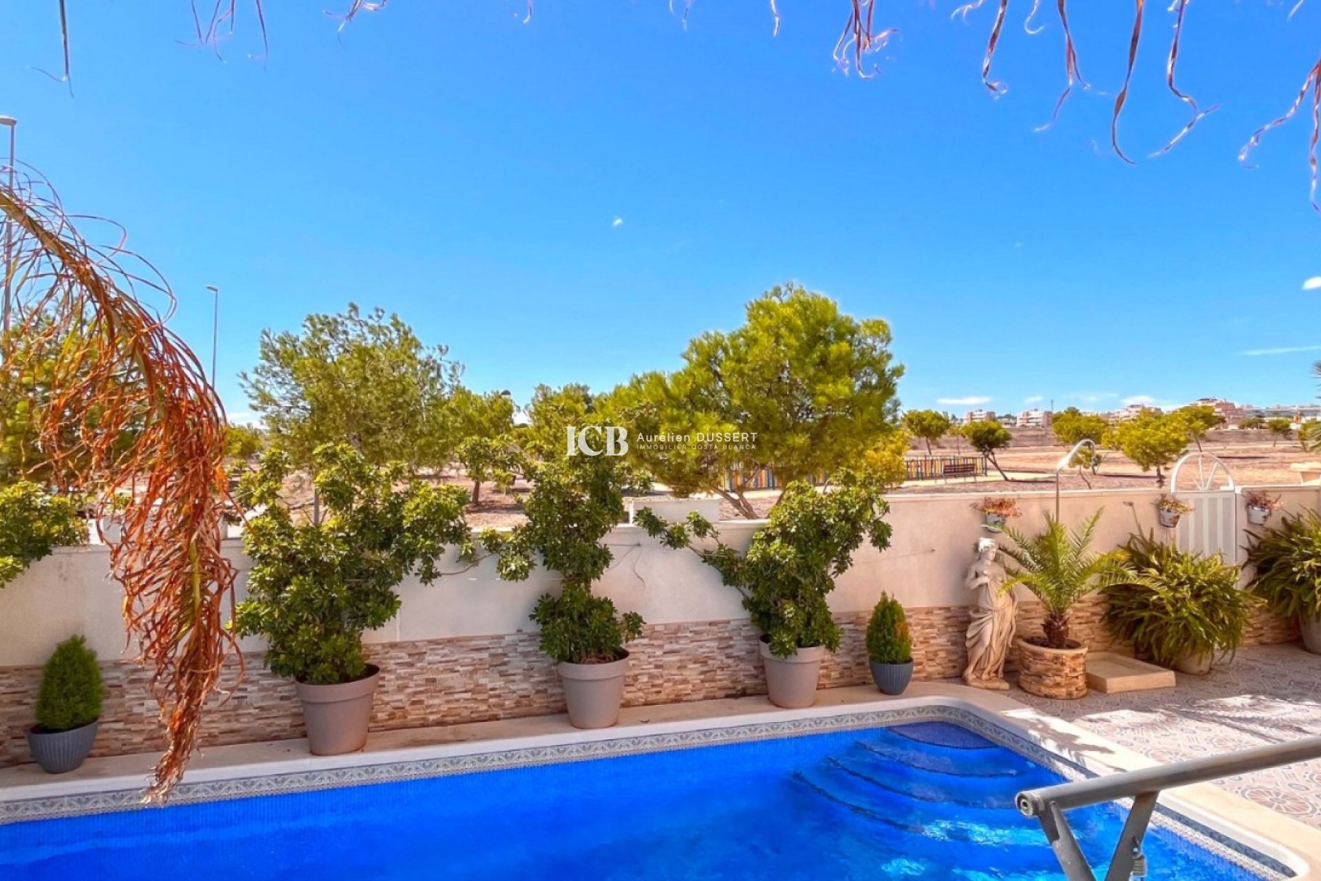 Resale - Villa -
Orihuela Costa - La Zenia