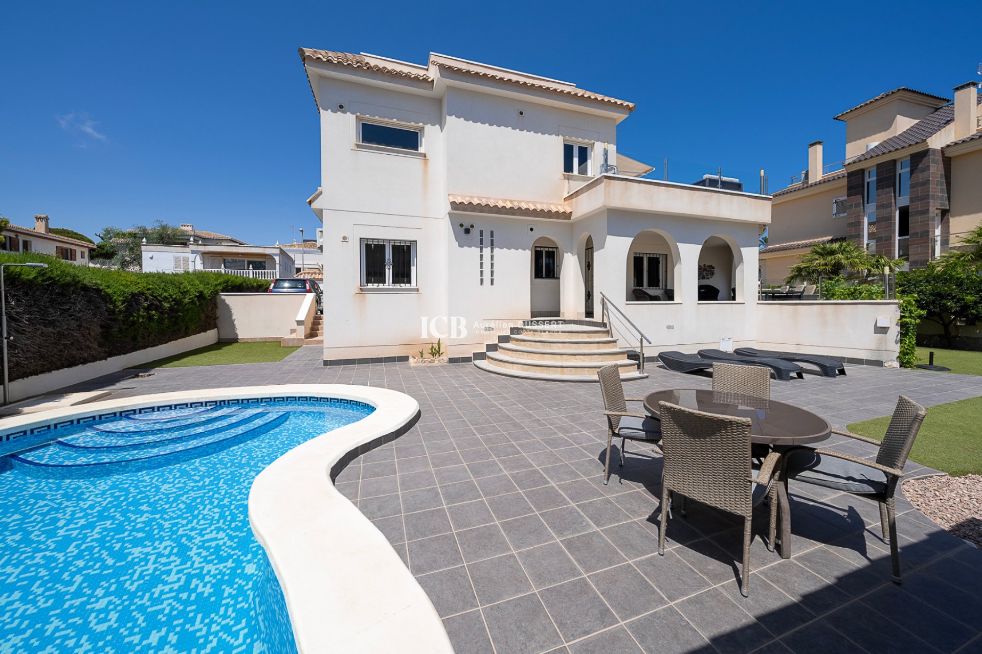 Resale - Villa -
Orihuela Costa - La Zenia