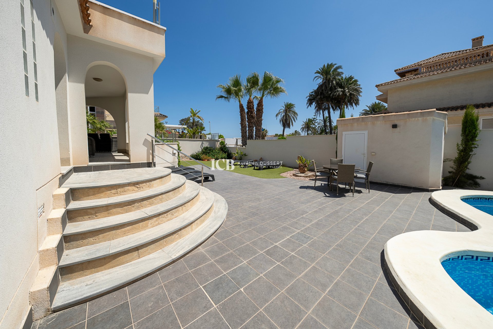 Resale - Villa -
Orihuela Costa - La Zenia