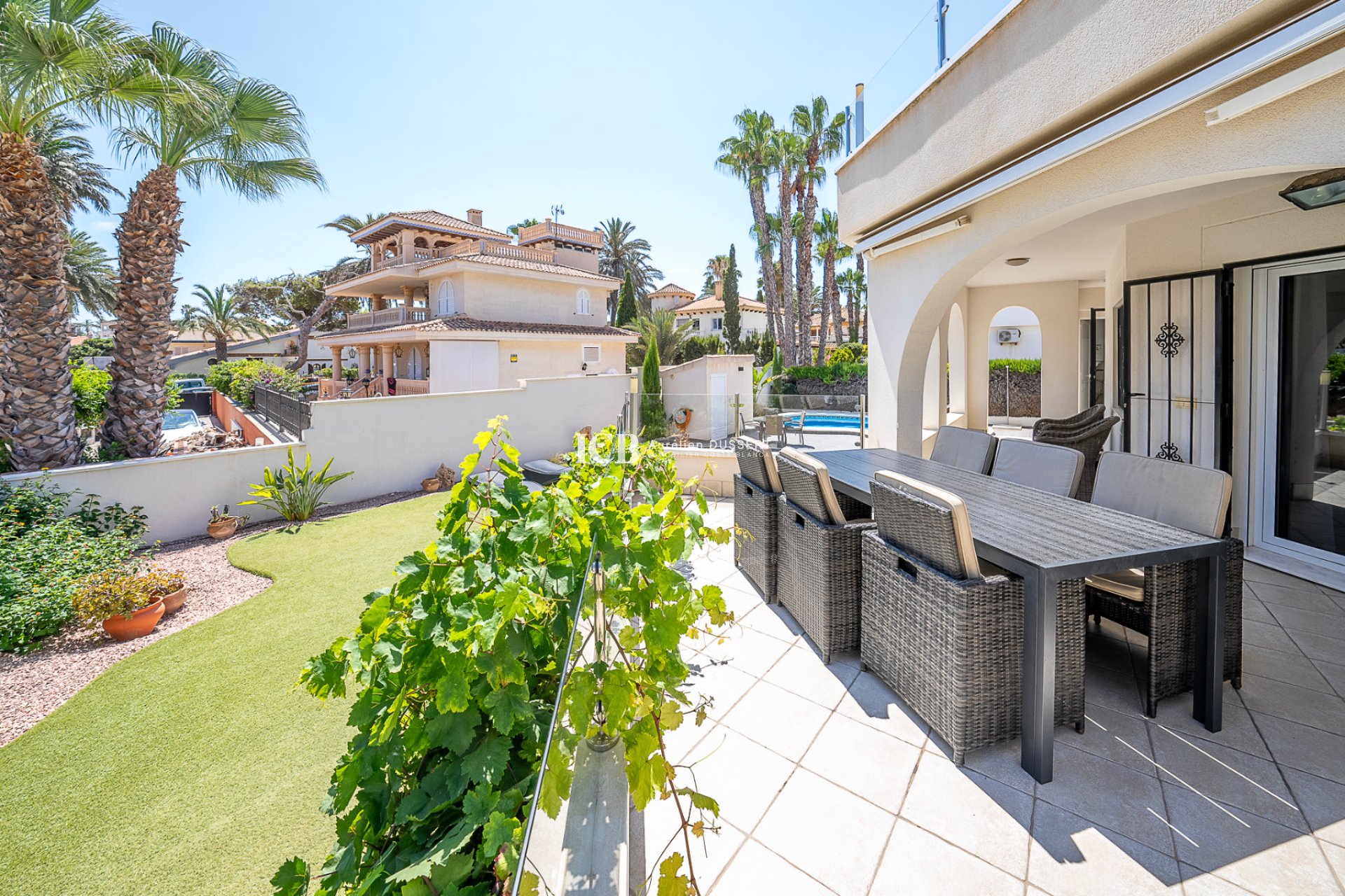 Resale - Villa -
Orihuela Costa - La Zenia