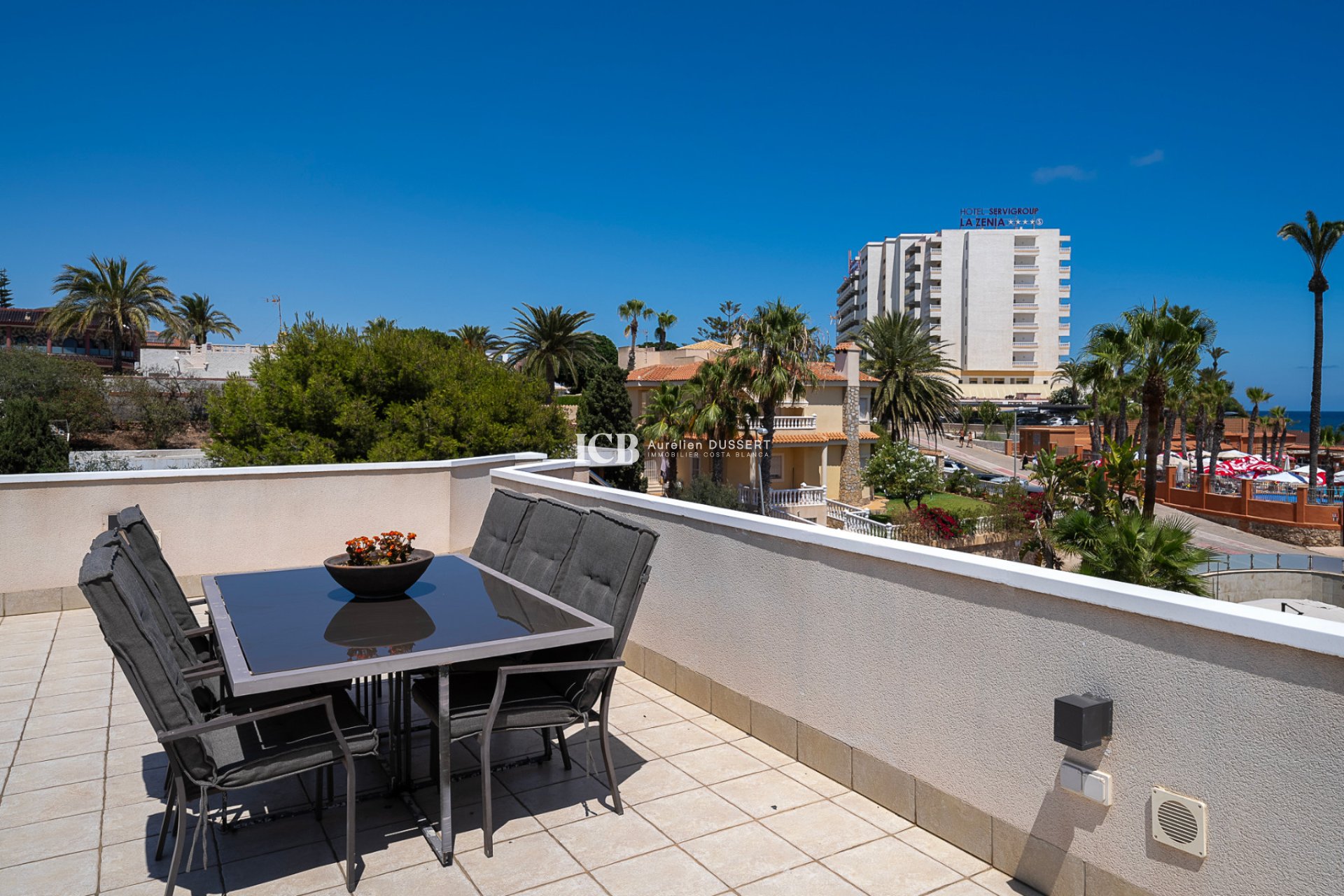 Resale - Villa -
Orihuela Costa - La Zenia