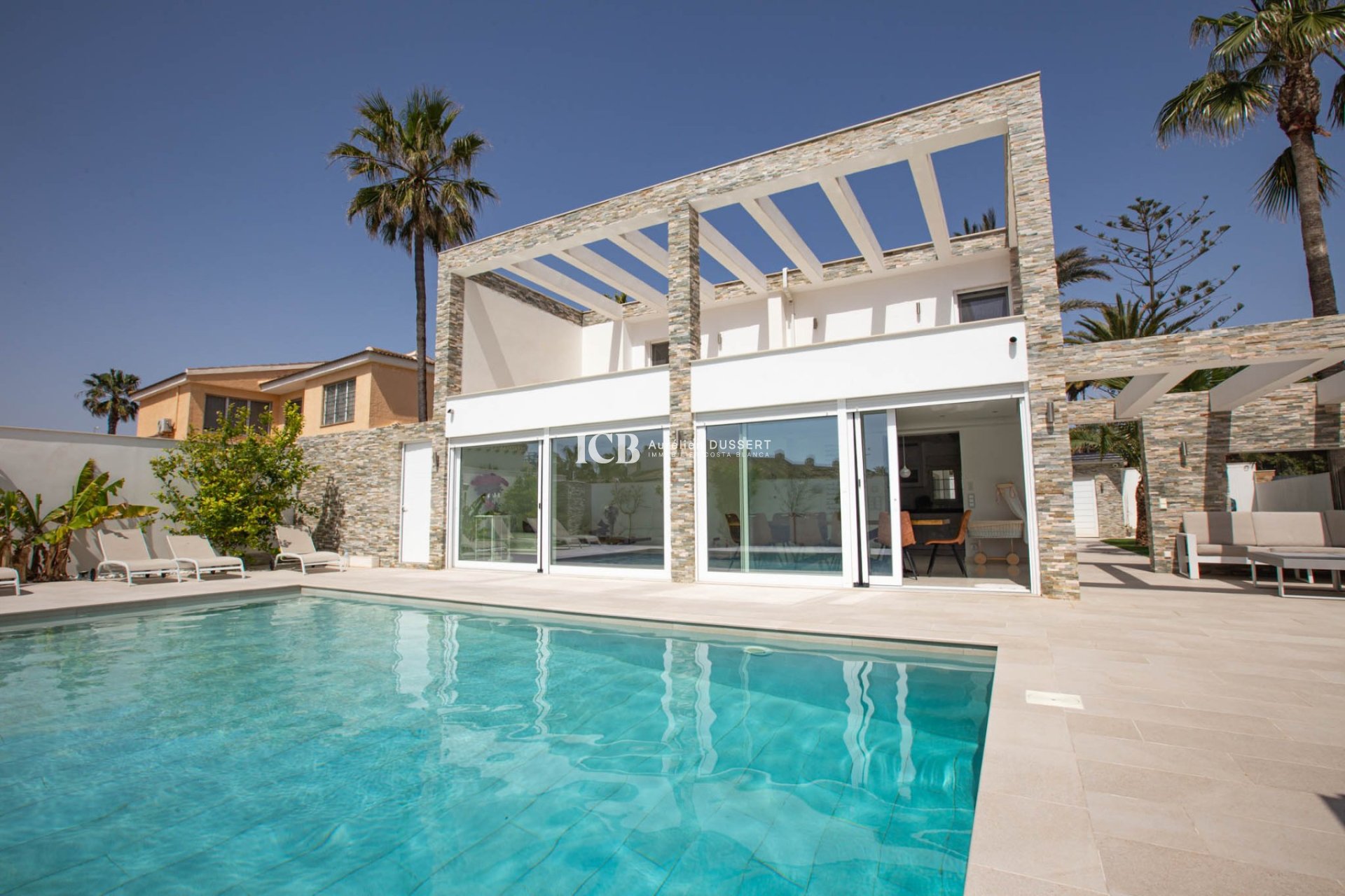 Resale - Villa -
Orihuela Costa - La Zenia