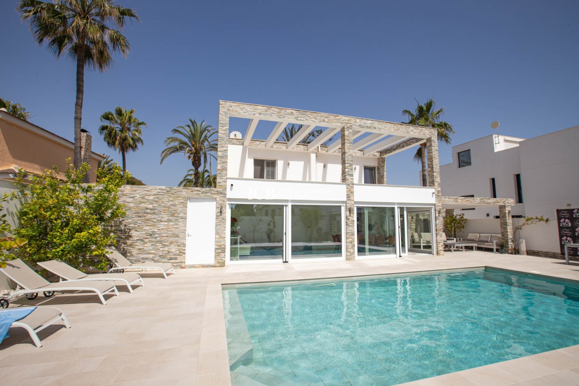 Resale - Villa -
Orihuela Costa - La Zenia