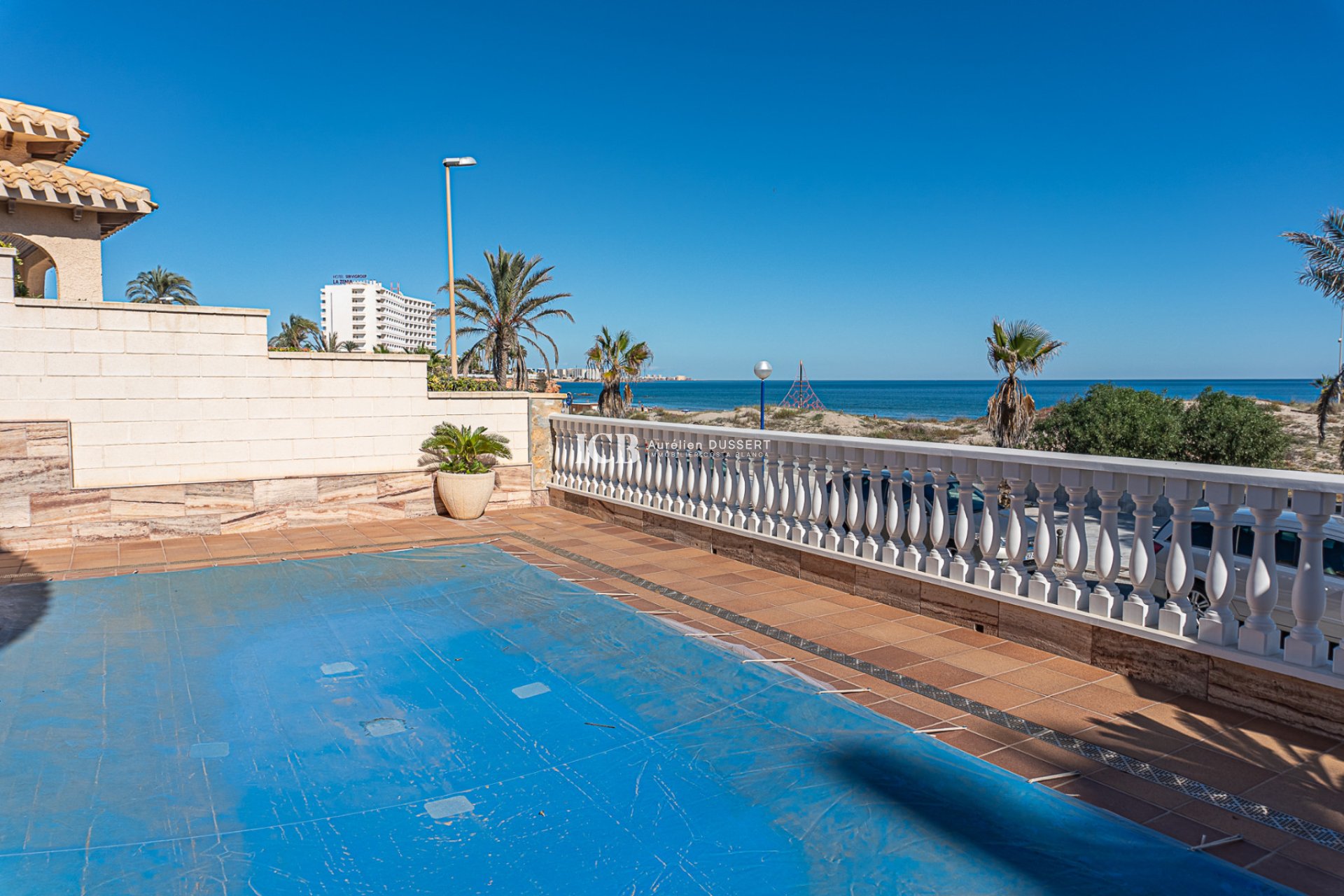 Resale - Villa -
Orihuela Costa - La Zenia