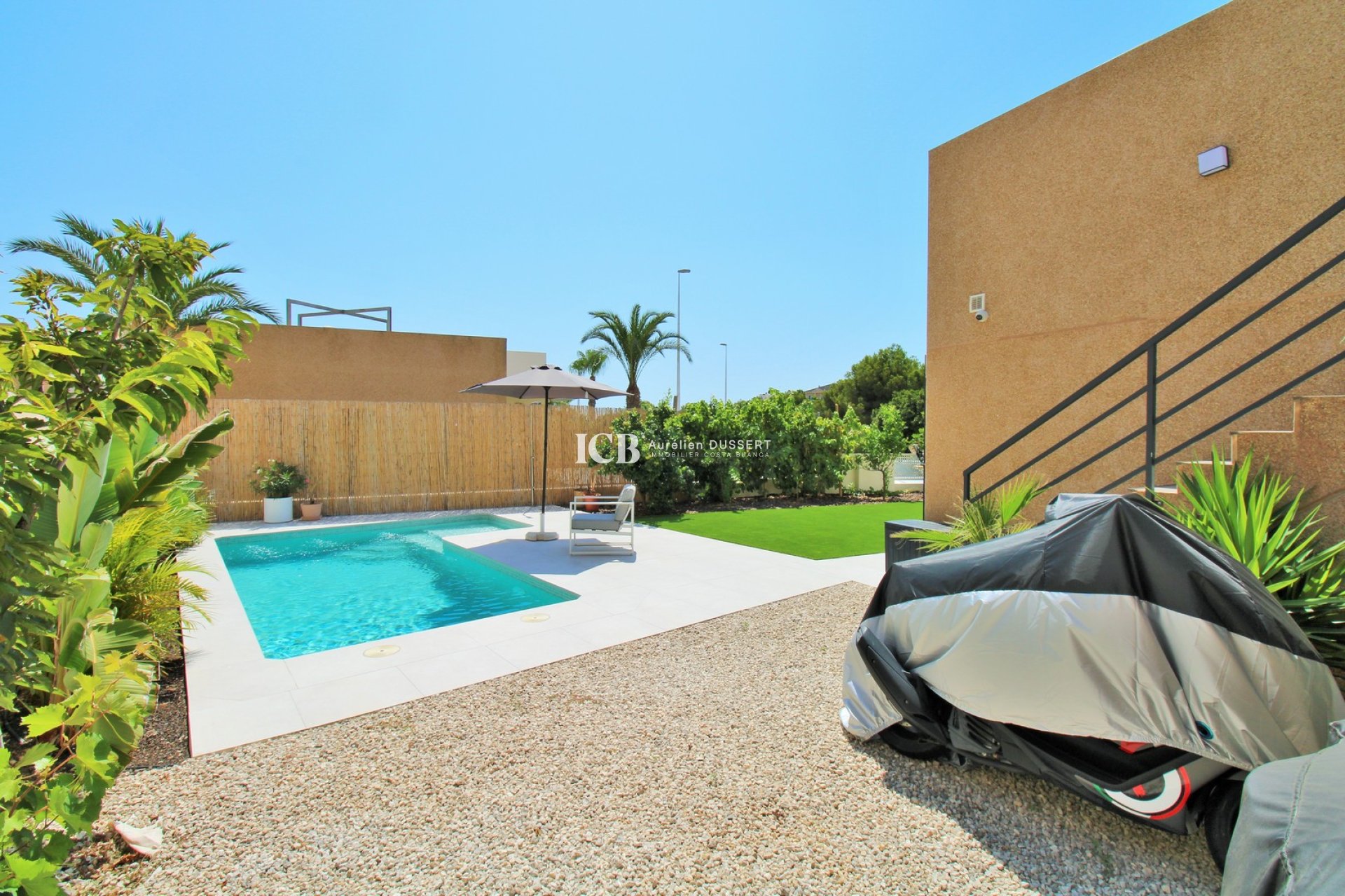 Resale - Villa -
Orihuela Costa - La Zenia