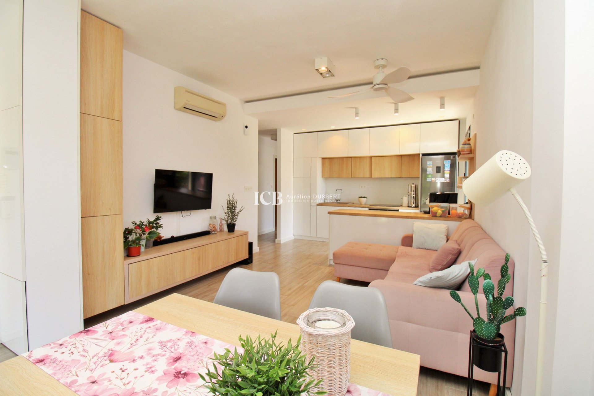 Resale - Villa -
Orihuela Costa - La Zenia